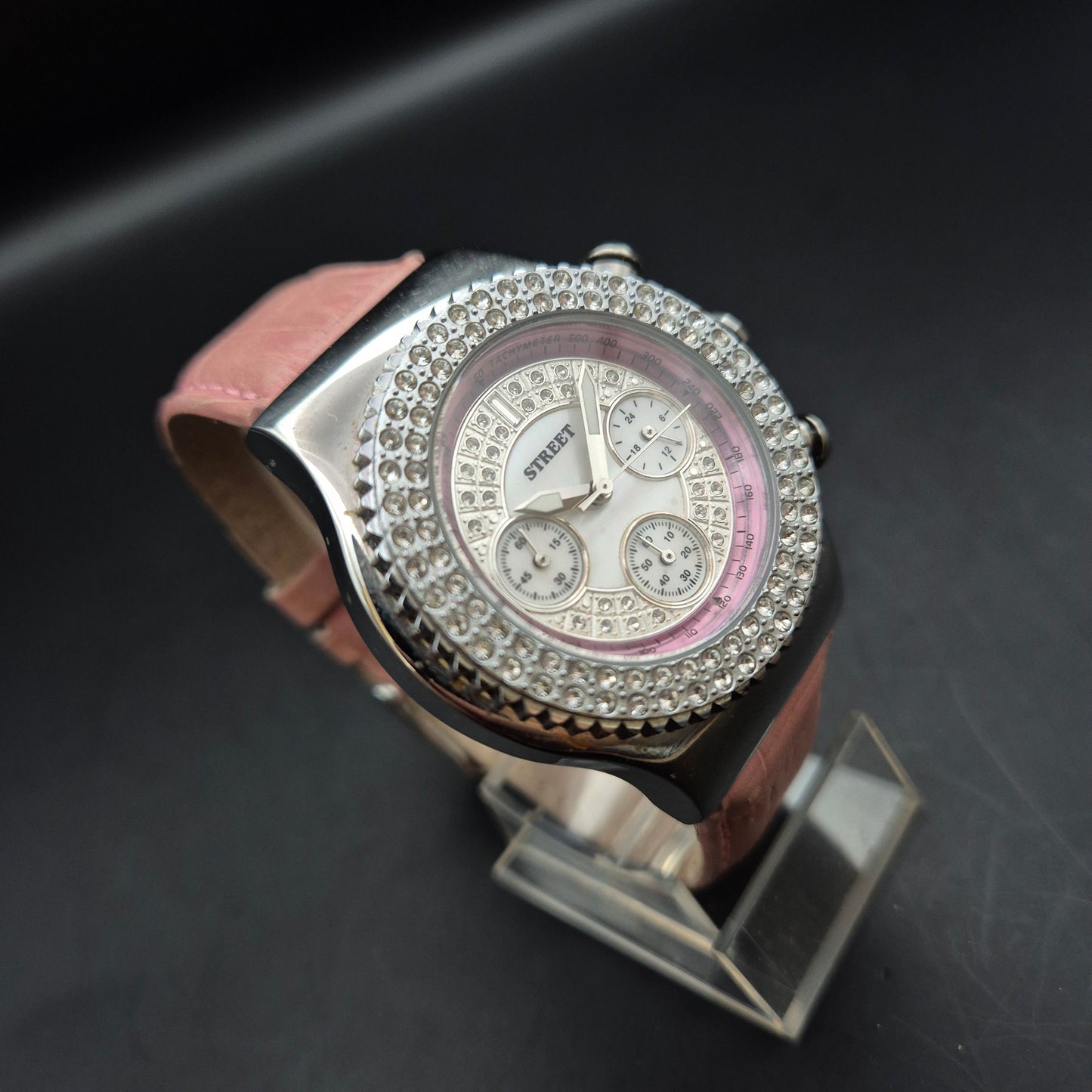 Street Damen Uhr mit Strassbesatz und pinkem Akzent