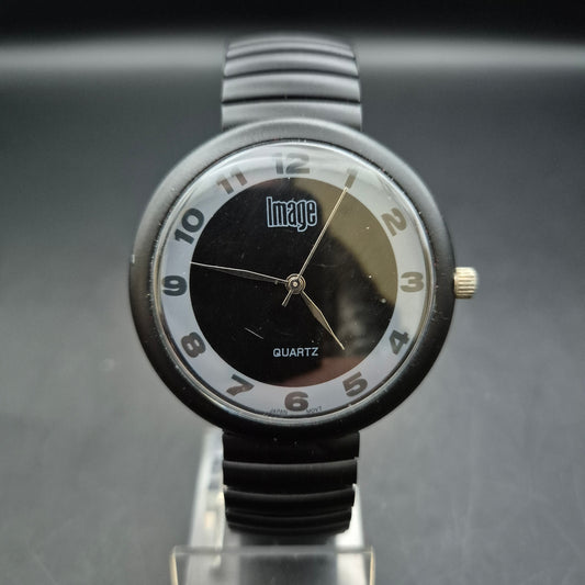 Image Herren Uhr – Schwarzes Design mit Flexband und Kontrastzifferblatt