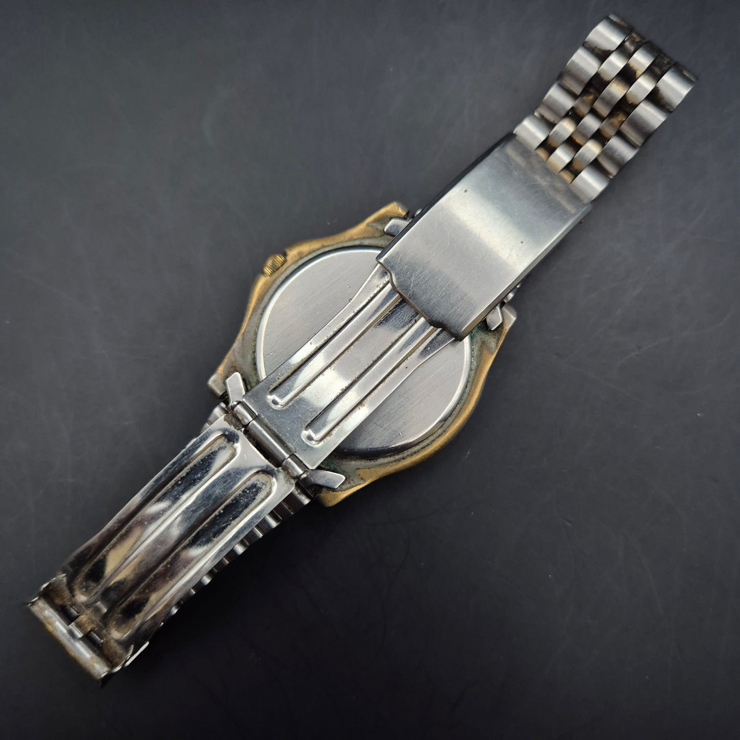 Q&Q Herren Uhr Zweifarbig – Klassisches Design mit Tages- und Datumsanzeige