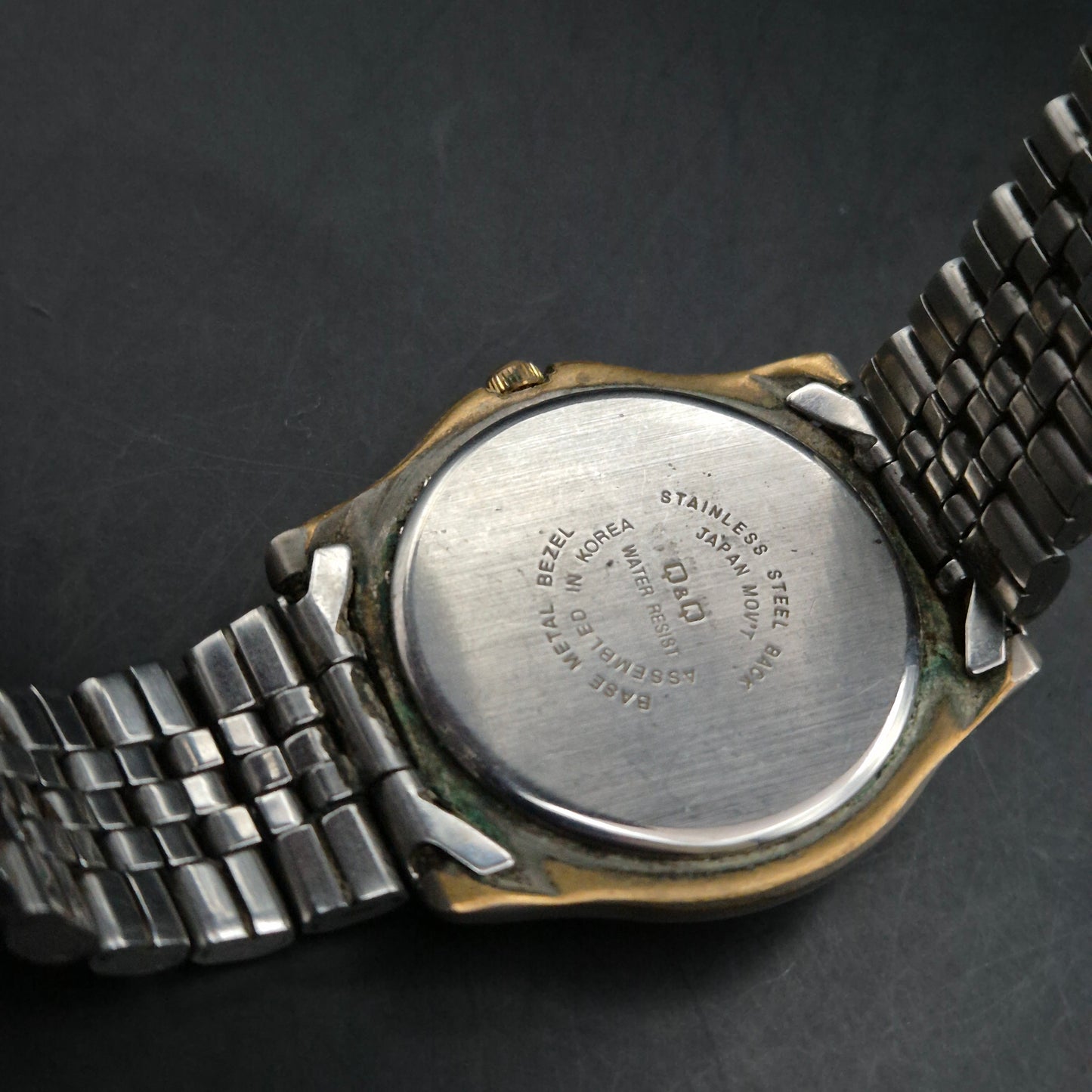 Q&Q Herren Uhr Zweifarbig – Klassisches Design mit Tages- und Datumsanzeige