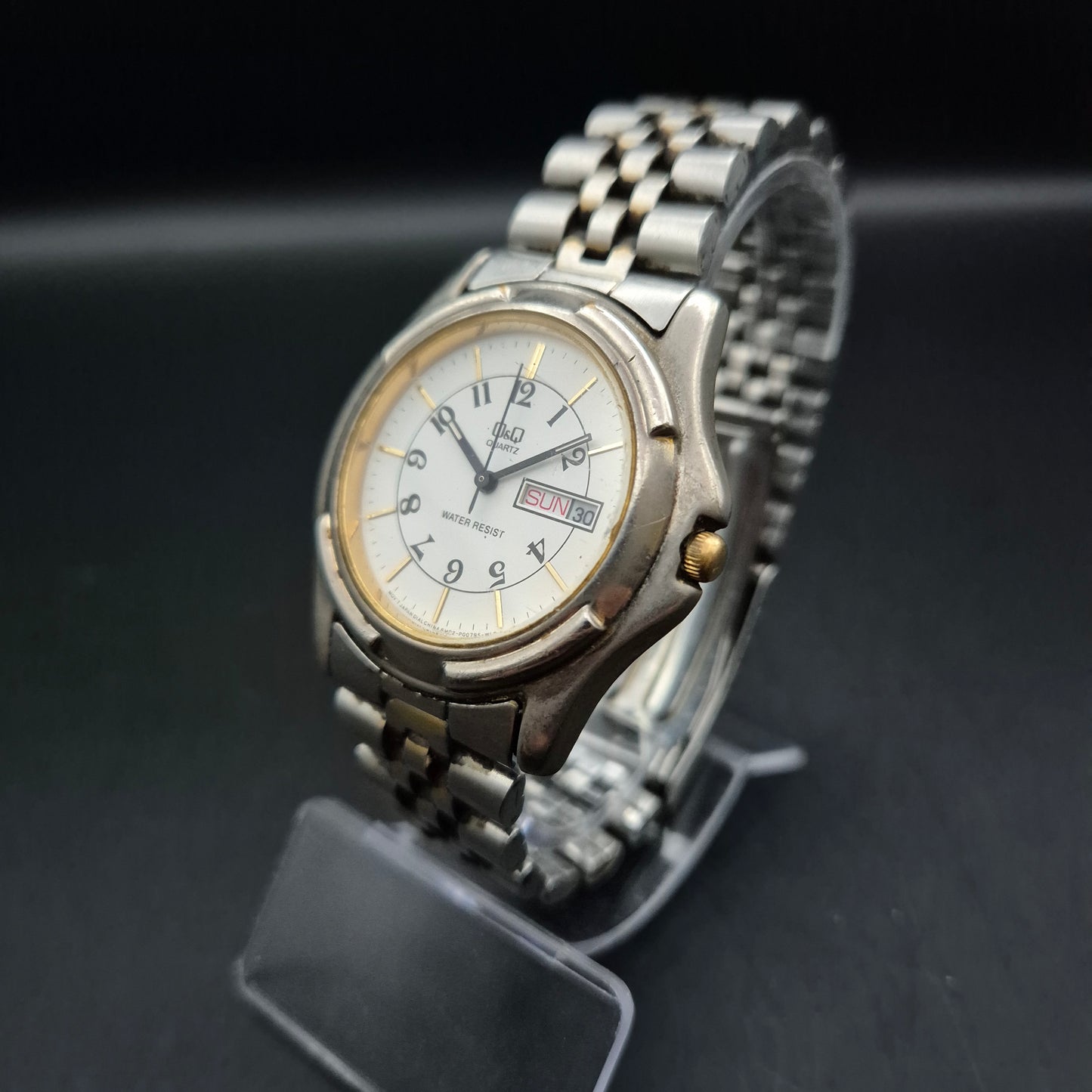 Q&Q Herren Uhr Zweifarbig – Klassisches Design mit Tages- und Datumsanzeige