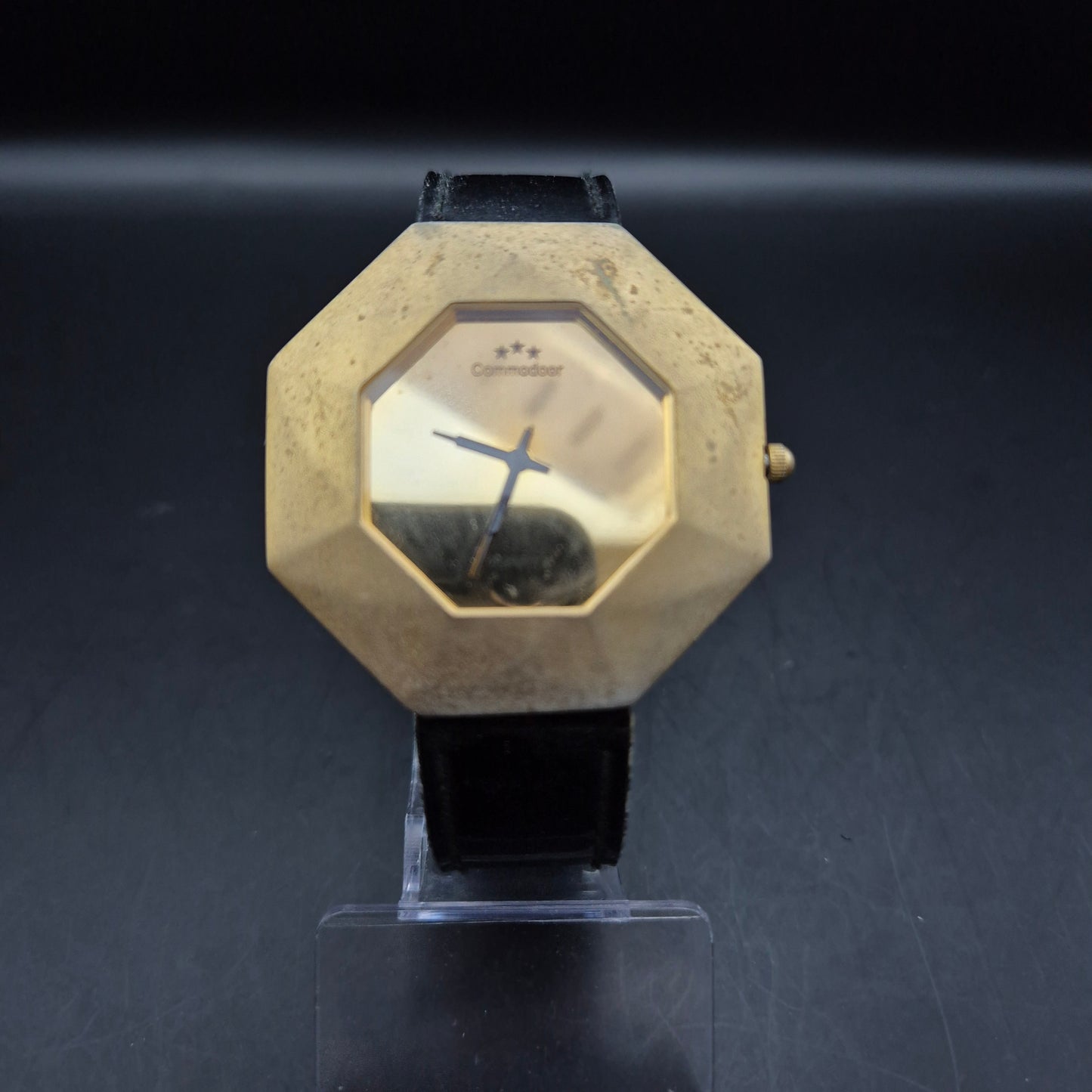 Commodoor Damen Uhr Goldfarben – Geometrisches Design mit Retro-Charme