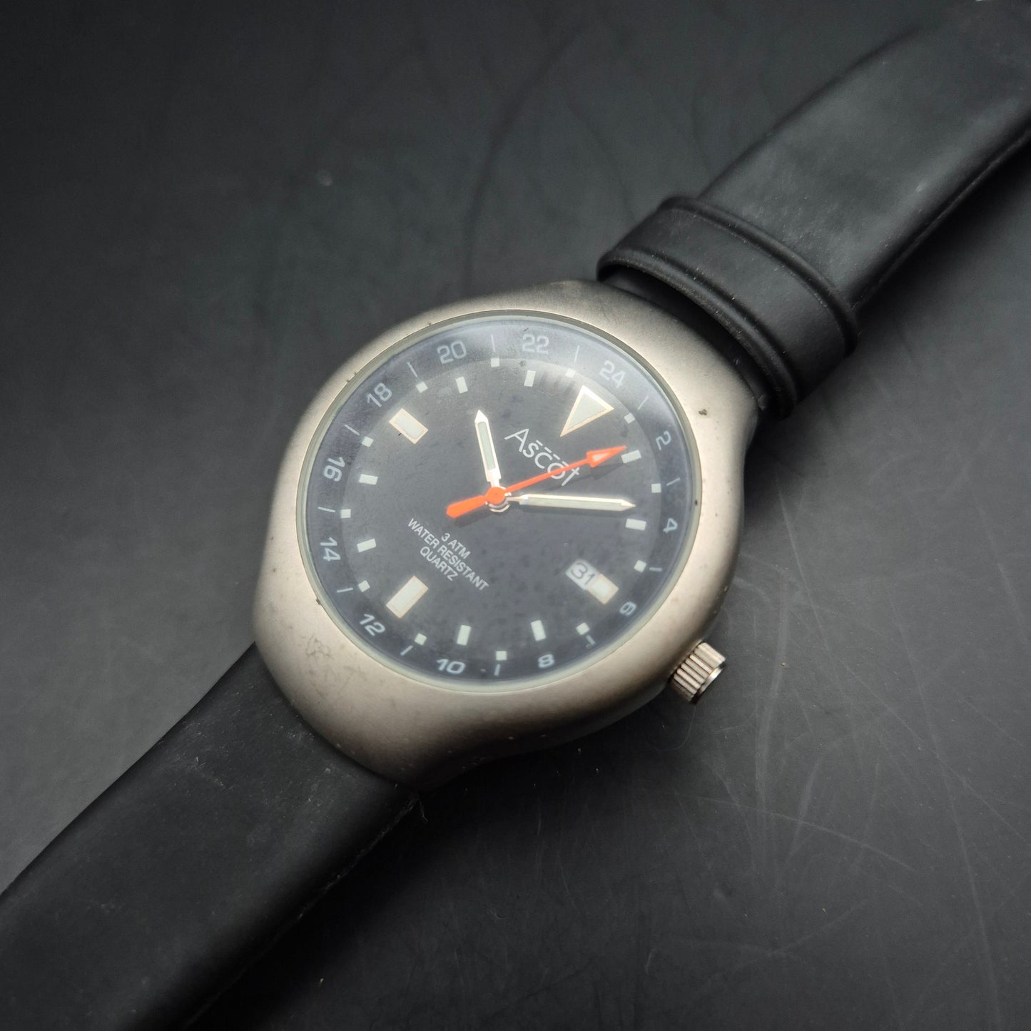 Ascot Herren Uhr Schwarz – Sportliches Design mit 24-Stunden-Anzeige