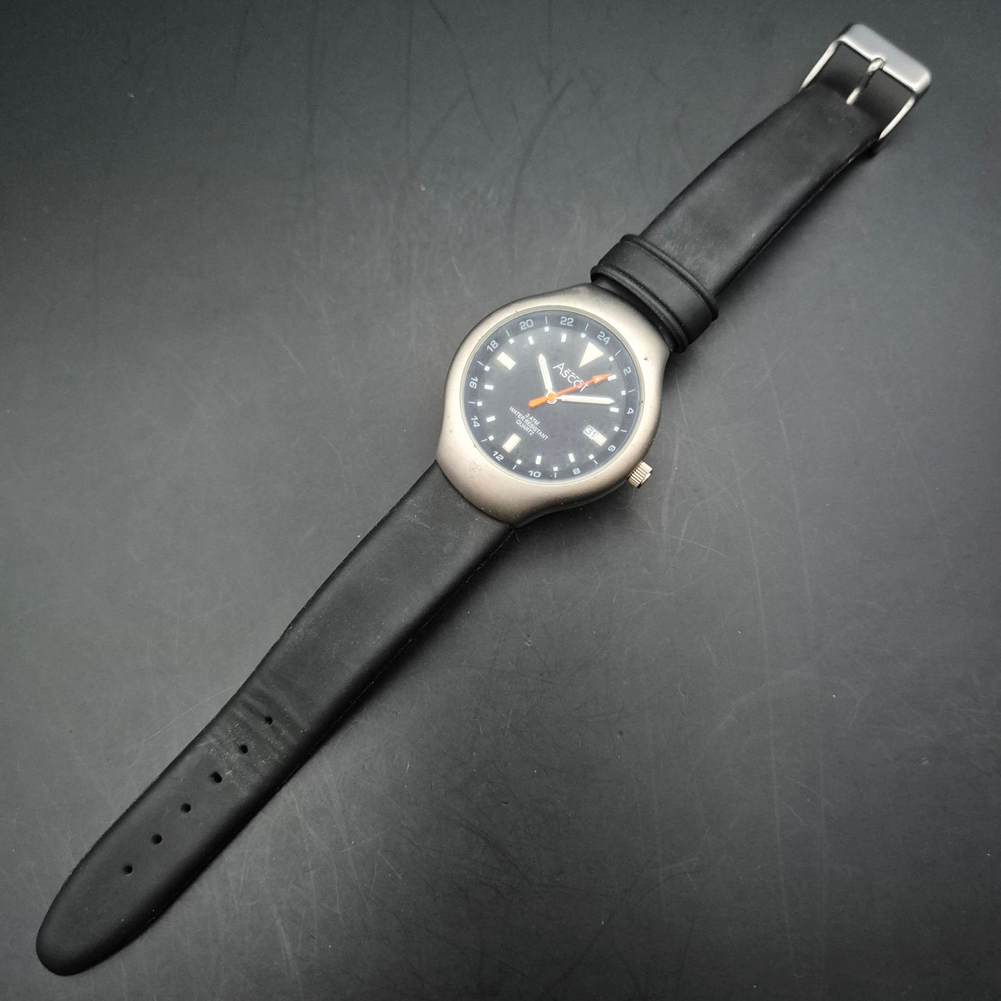 Ascot Herren Uhr Schwarz – Sportliches Design mit 24-Stunden-Anzeige