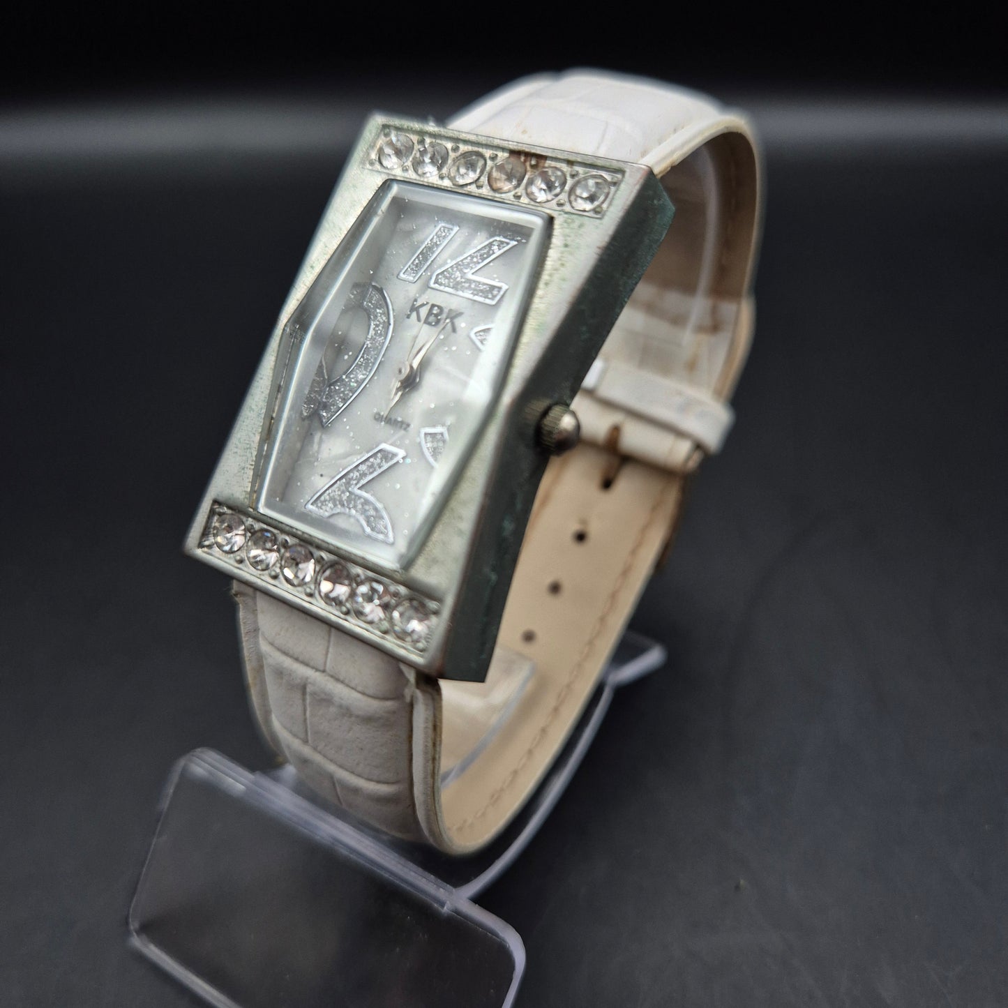 KBK Damen Uhr Silber – Glitzerndes Design mit Strasssteinen