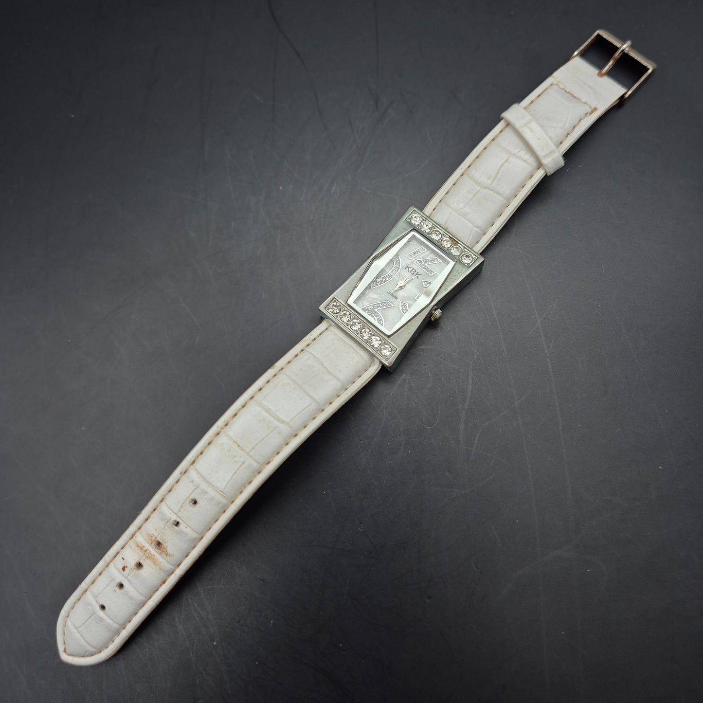 KBK Damen Uhr Silber – Glitzerndes Design mit Strasssteinen