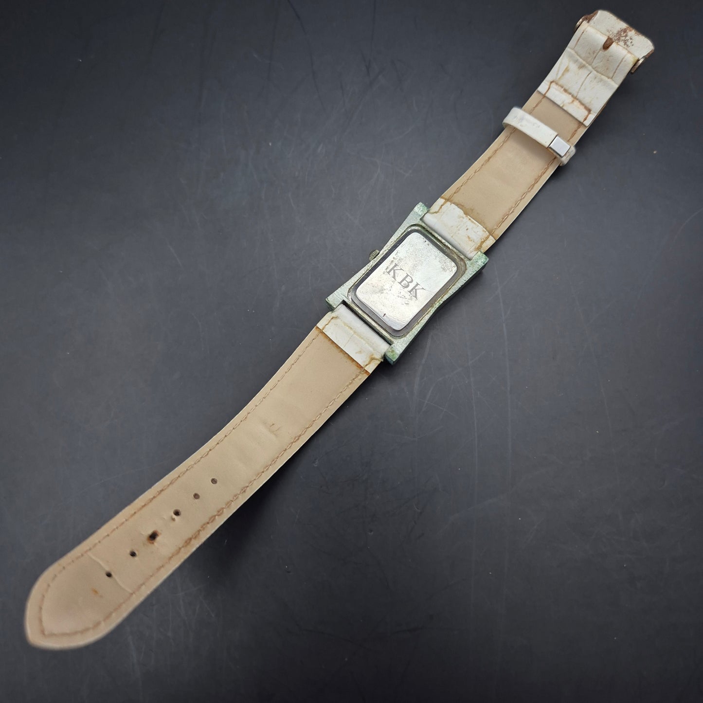 KBK Damen Uhr Silber – Glitzerndes Design mit Strasssteinen