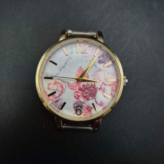 Damen Uhr mit Blumenmuster – Romantisches Design in Goldoptik