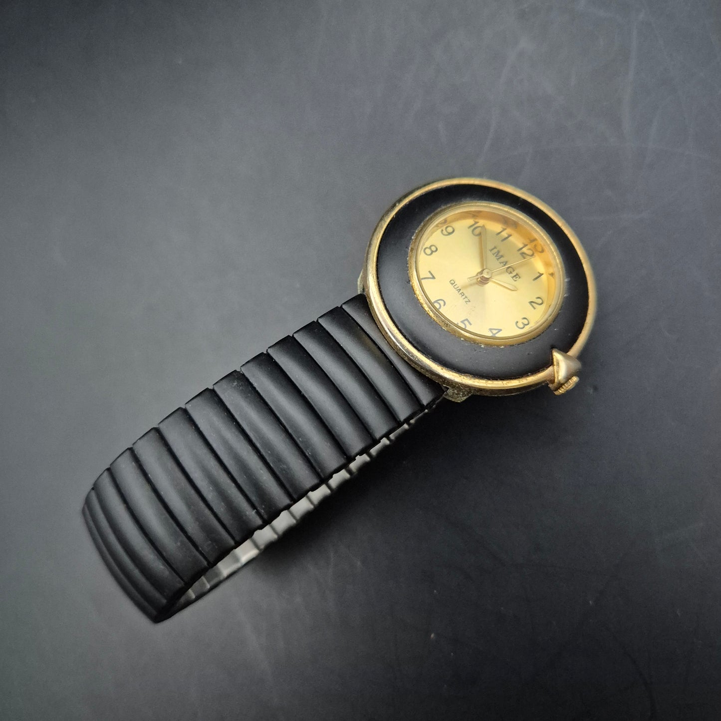 Image Damen Uhr Schwarz-Gold – Stilvolle Retro Quarz Armbanduhr