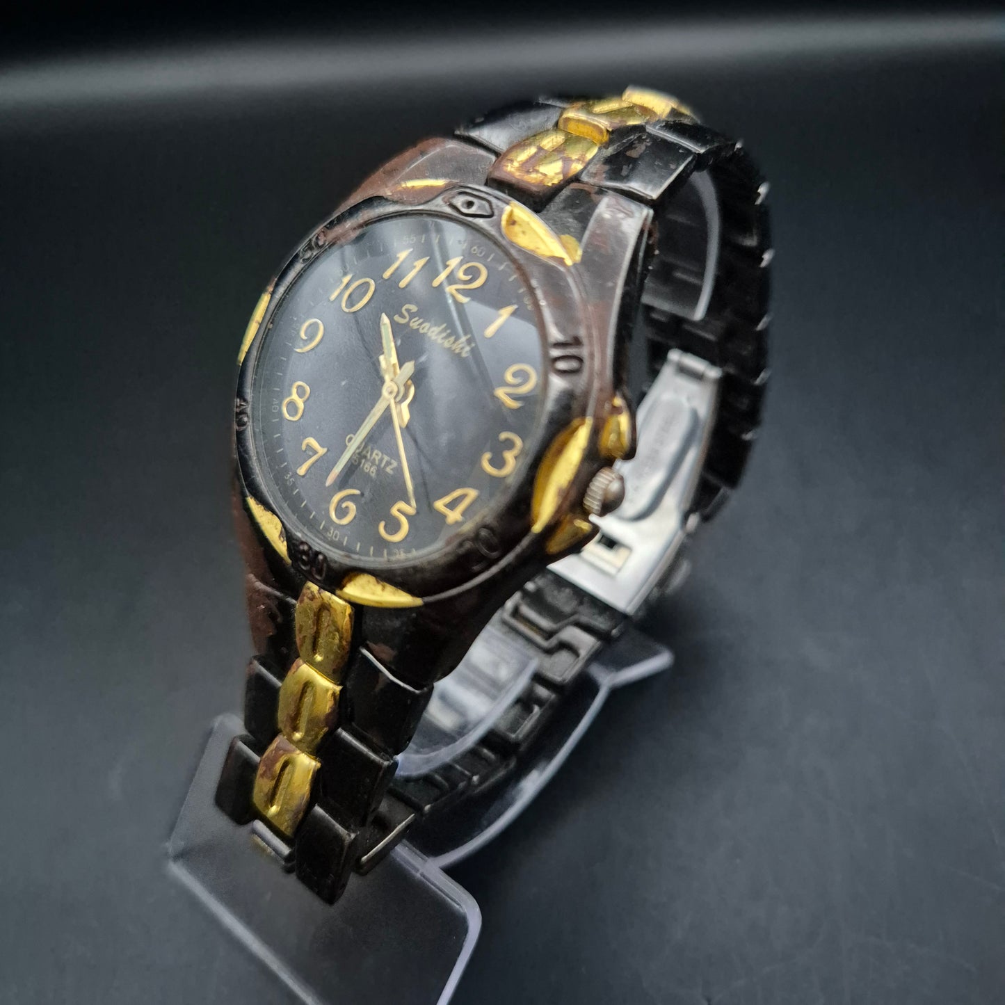 Suodishi Herren Uhr – Schwarz-Goldenes Design mit Quarzwerk