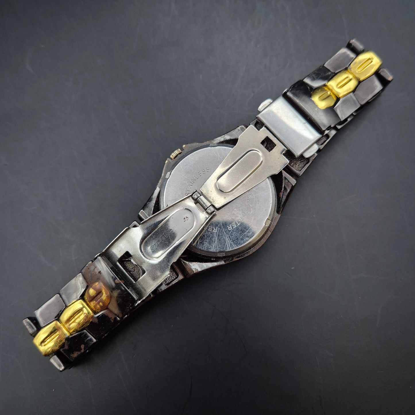 Suodishi Herren Uhr – Schwarz-Goldenes Design mit Quarzwerk