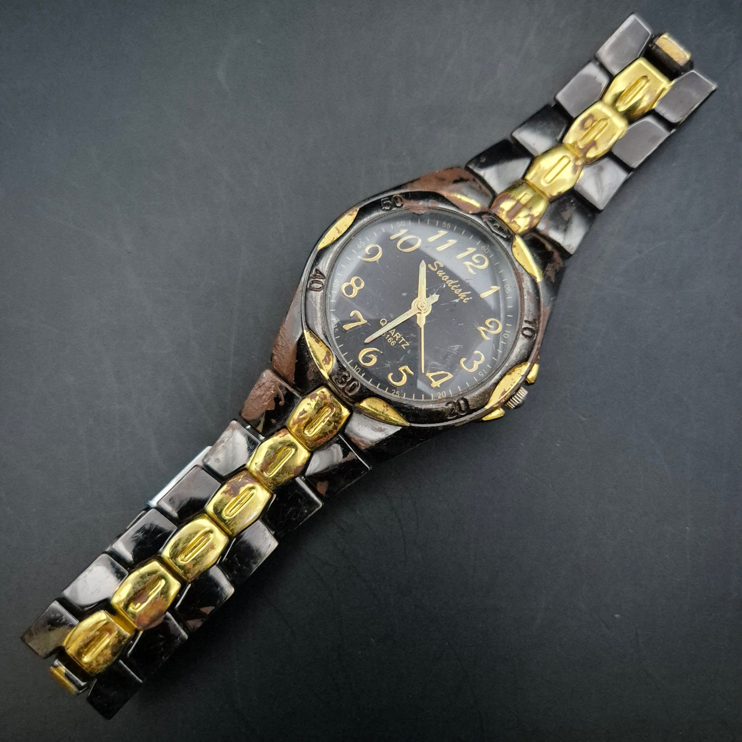 Suodishi Herren Uhr – Schwarz-Goldenes Design mit Quarzwerk