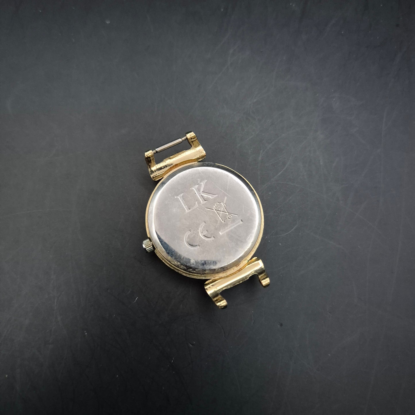 Eternal Love Damen Uhr – Klassisches Design mit goldfarbenem Gehäuse