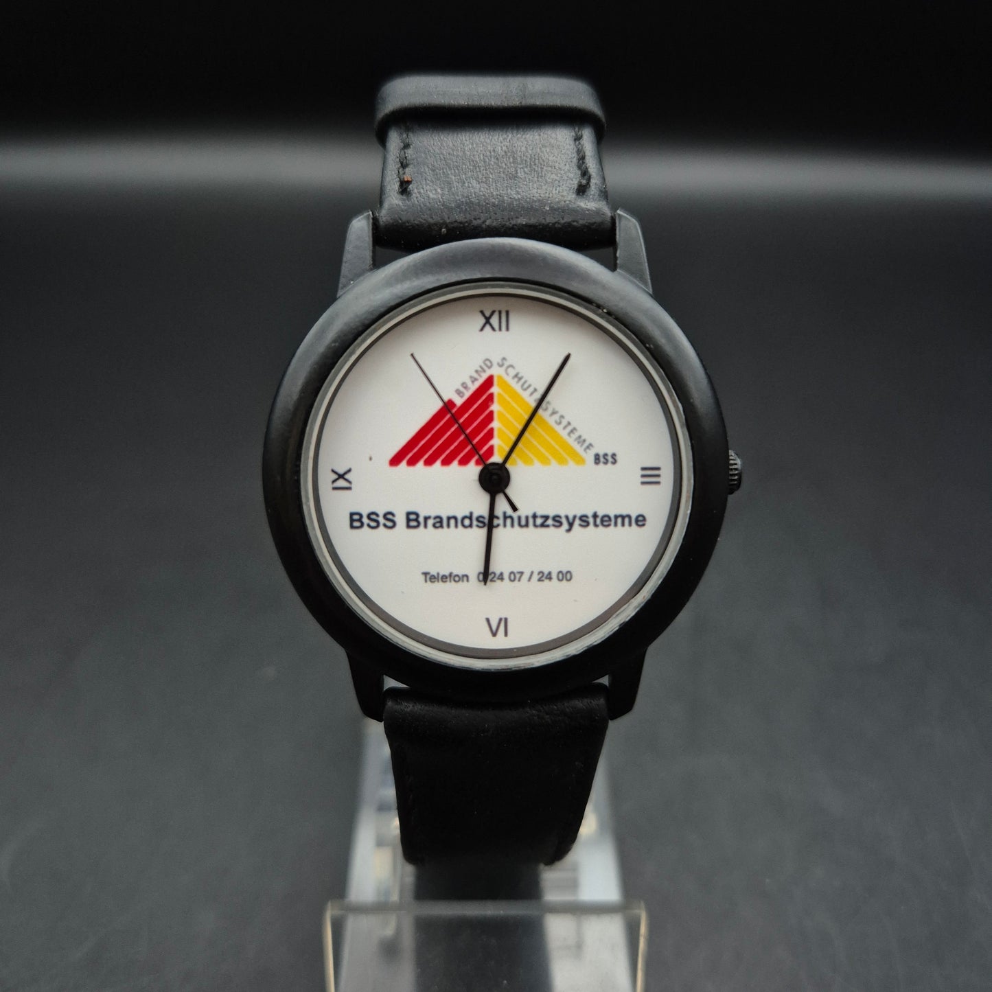 BSS Brandschutzsysteme Werbeuhr – Schwarze Quarzuhr mit Firmenlogo