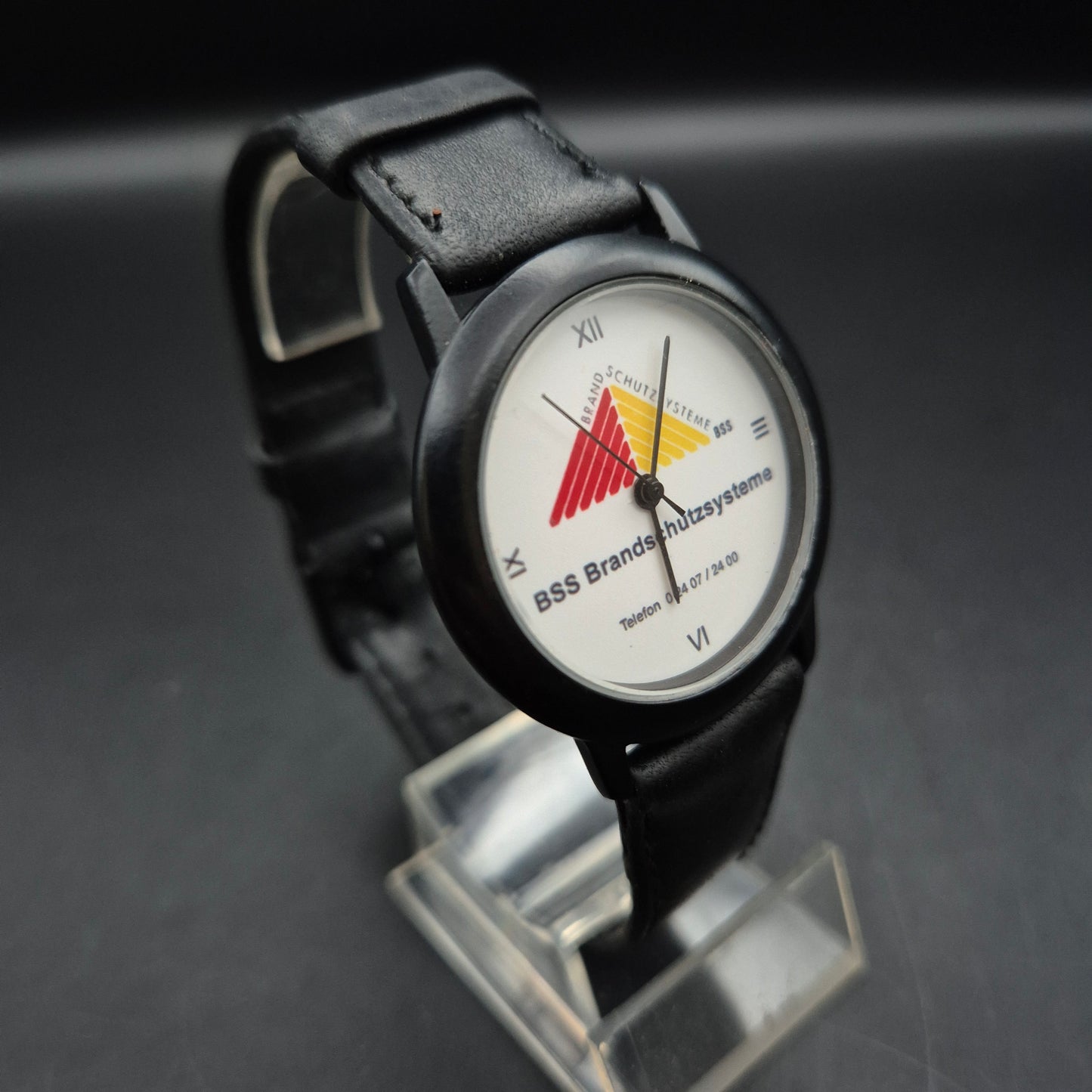 BSS Brandschutzsysteme Werbeuhr – Schwarze Quarzuhr mit Firmenlogo