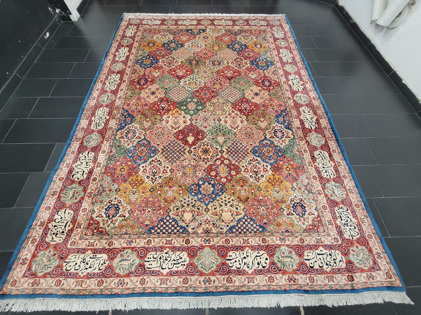 Sarough Teppich 365x270 cm Korkwolle signiert Gartenmuster