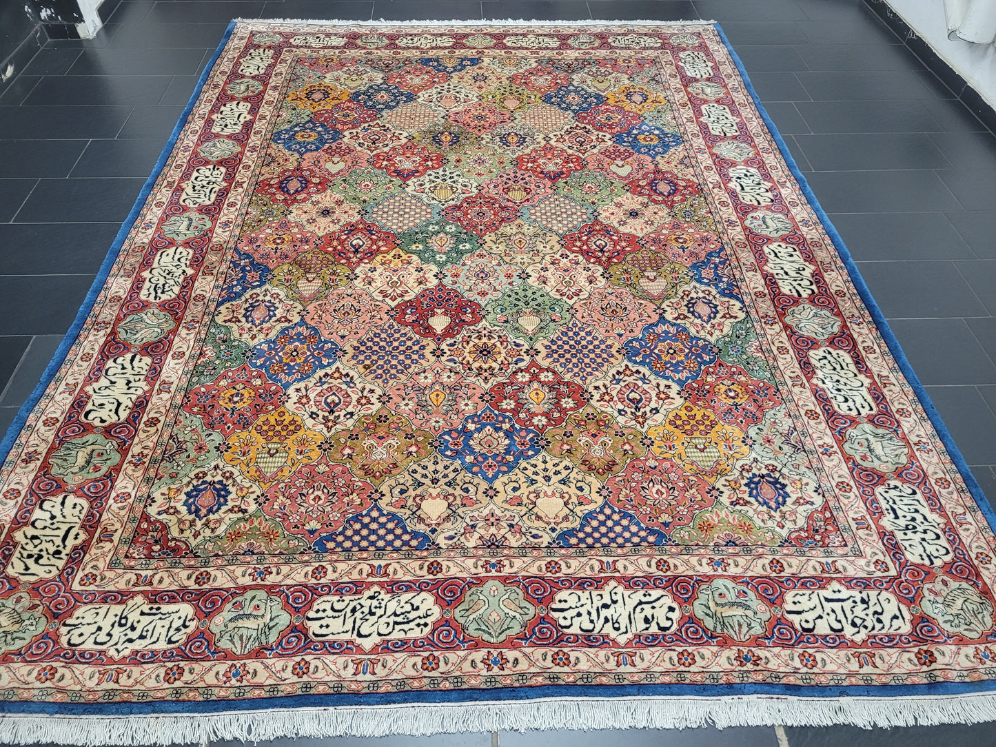 Sarough Teppich 365x270 cm Korkwolle signiert Gartenmuster