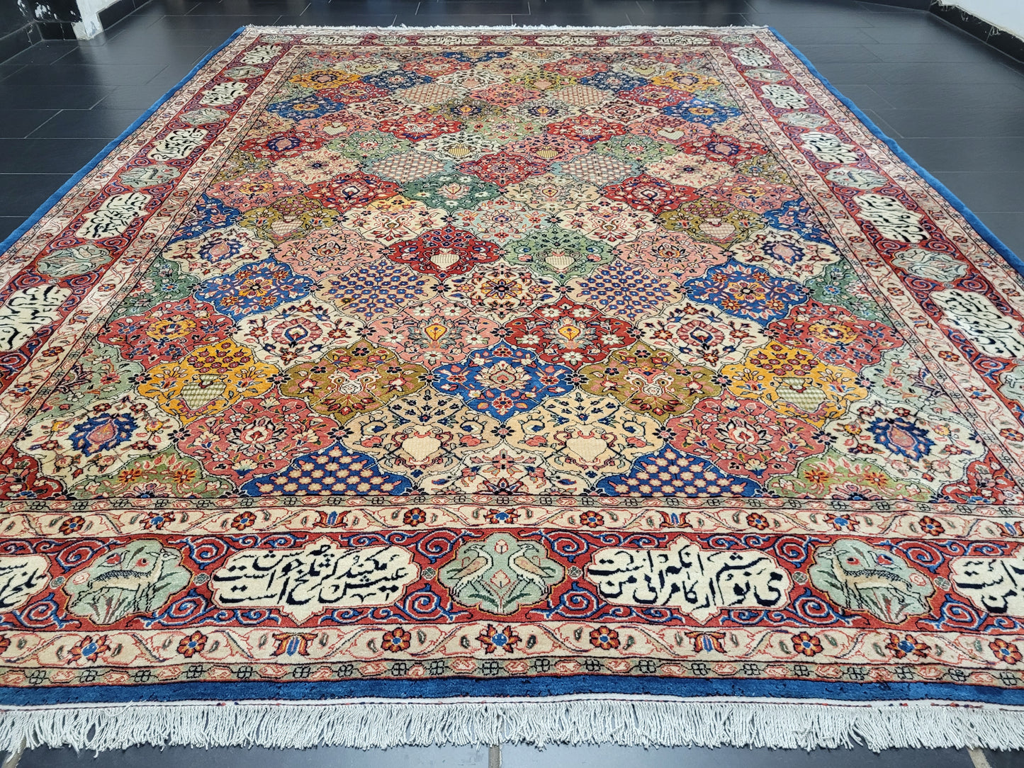 Sarough Teppich 365x270 cm Korkwolle signiert Gartenmuster