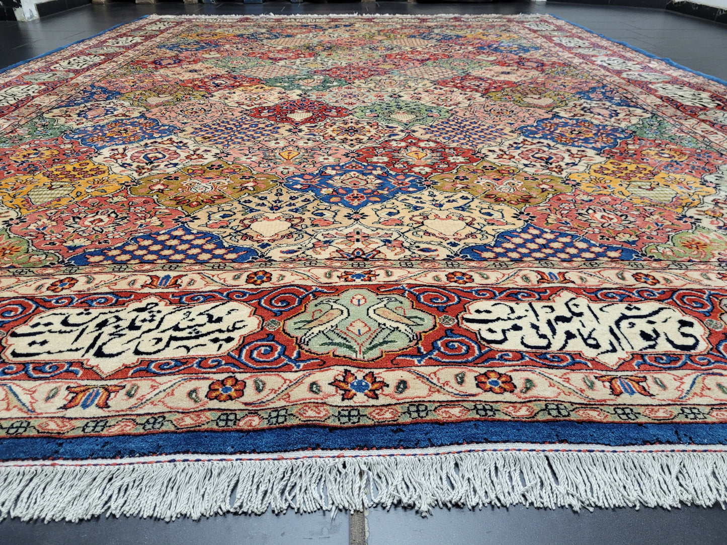 Sarough Teppich 365x270 cm Korkwolle signiert Gartenmuster