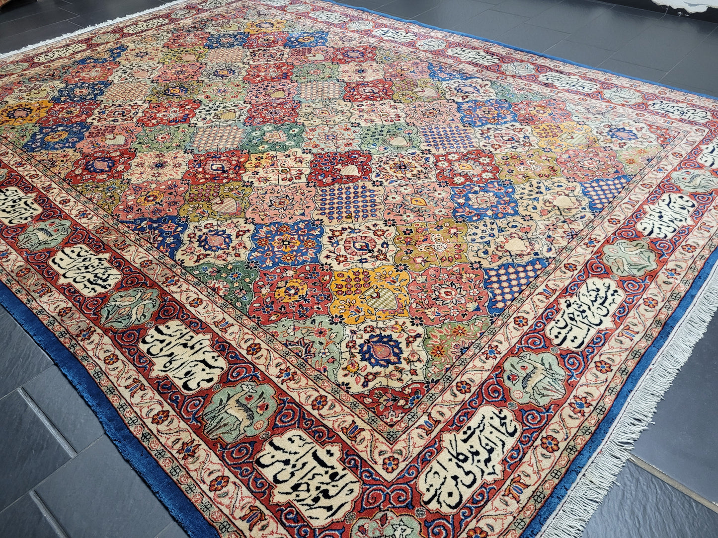 Sarough Teppich 365x270 cm Korkwolle signiert Gartenmuster