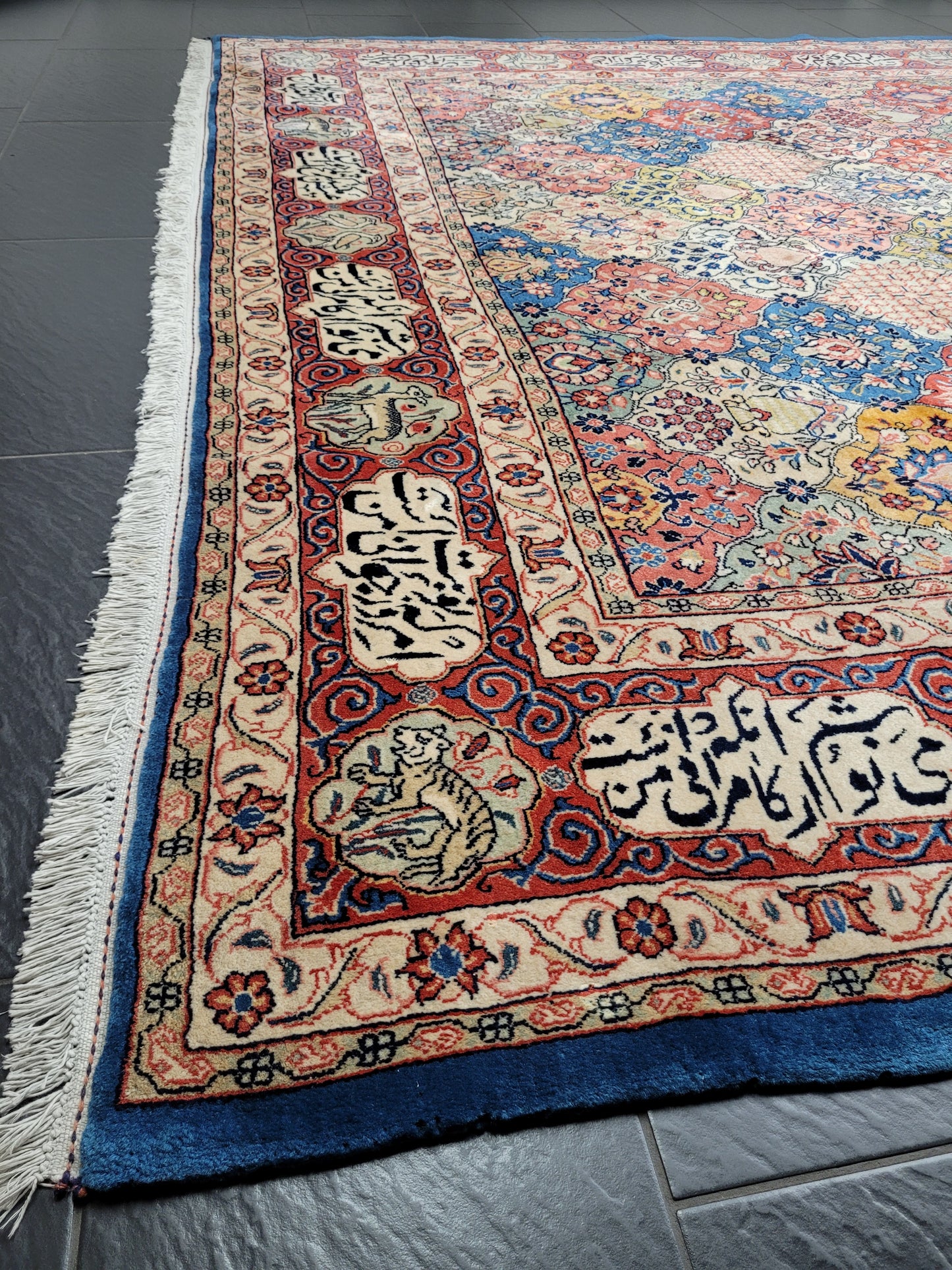 Sarough Teppich 365x270 cm Korkwolle signiert Gartenmuster