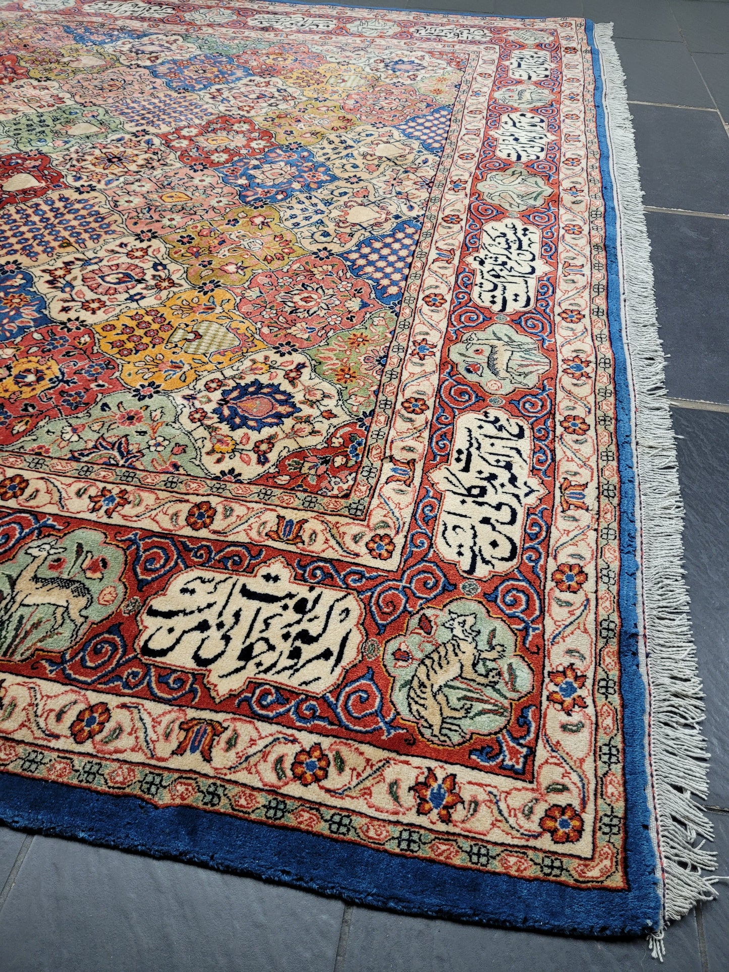 Sarough Teppich 365x270 cm Korkwolle signiert Gartenmuster