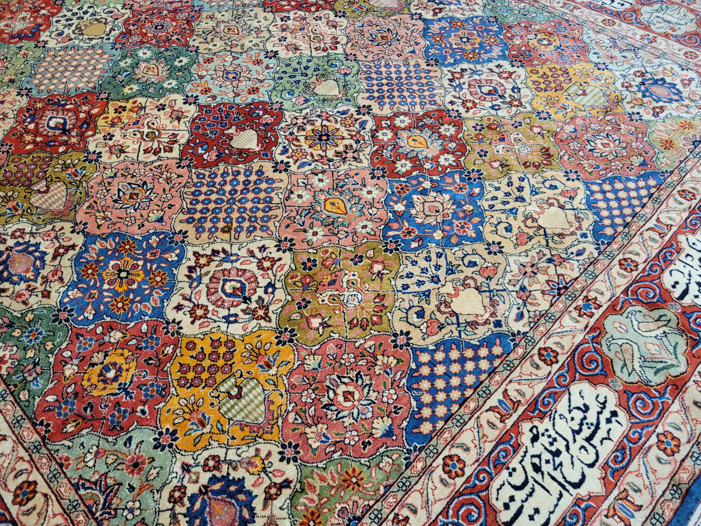 Sarough Teppich 365x270 cm Korkwolle signiert Gartenmuster