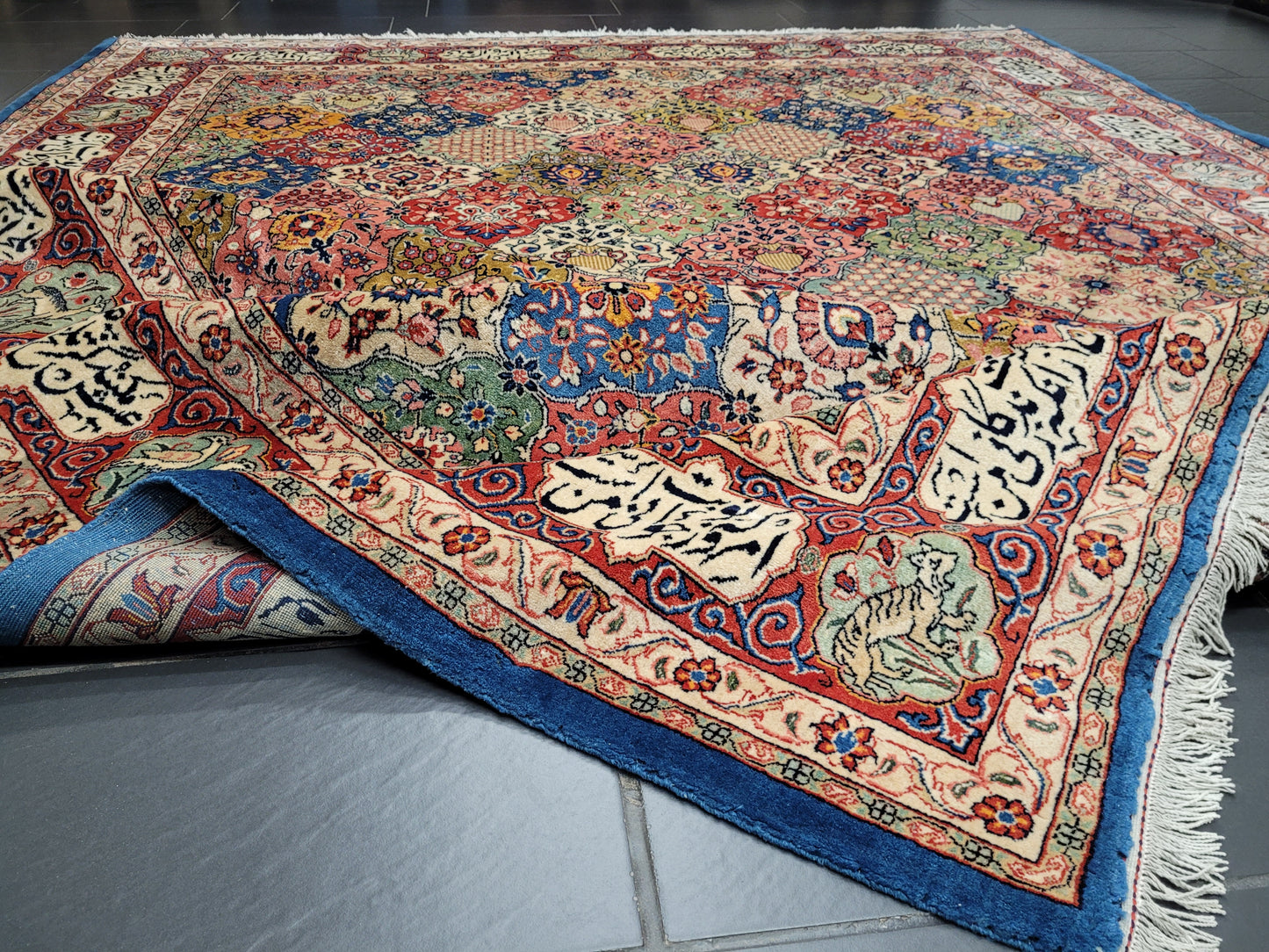 Sarough Teppich 365x270 cm Korkwolle signiert Gartenmuster