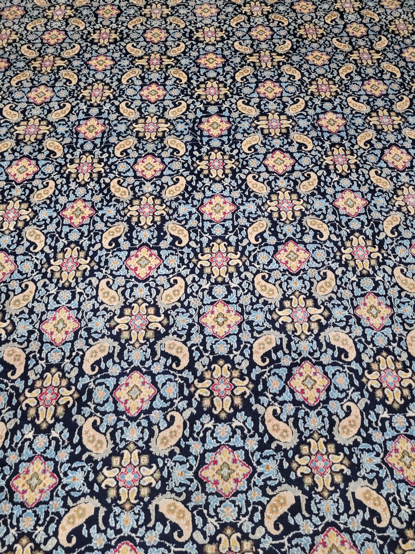 Kirman Teppich 400x280 cm Korkwolle signiert florales Boteh-Muster