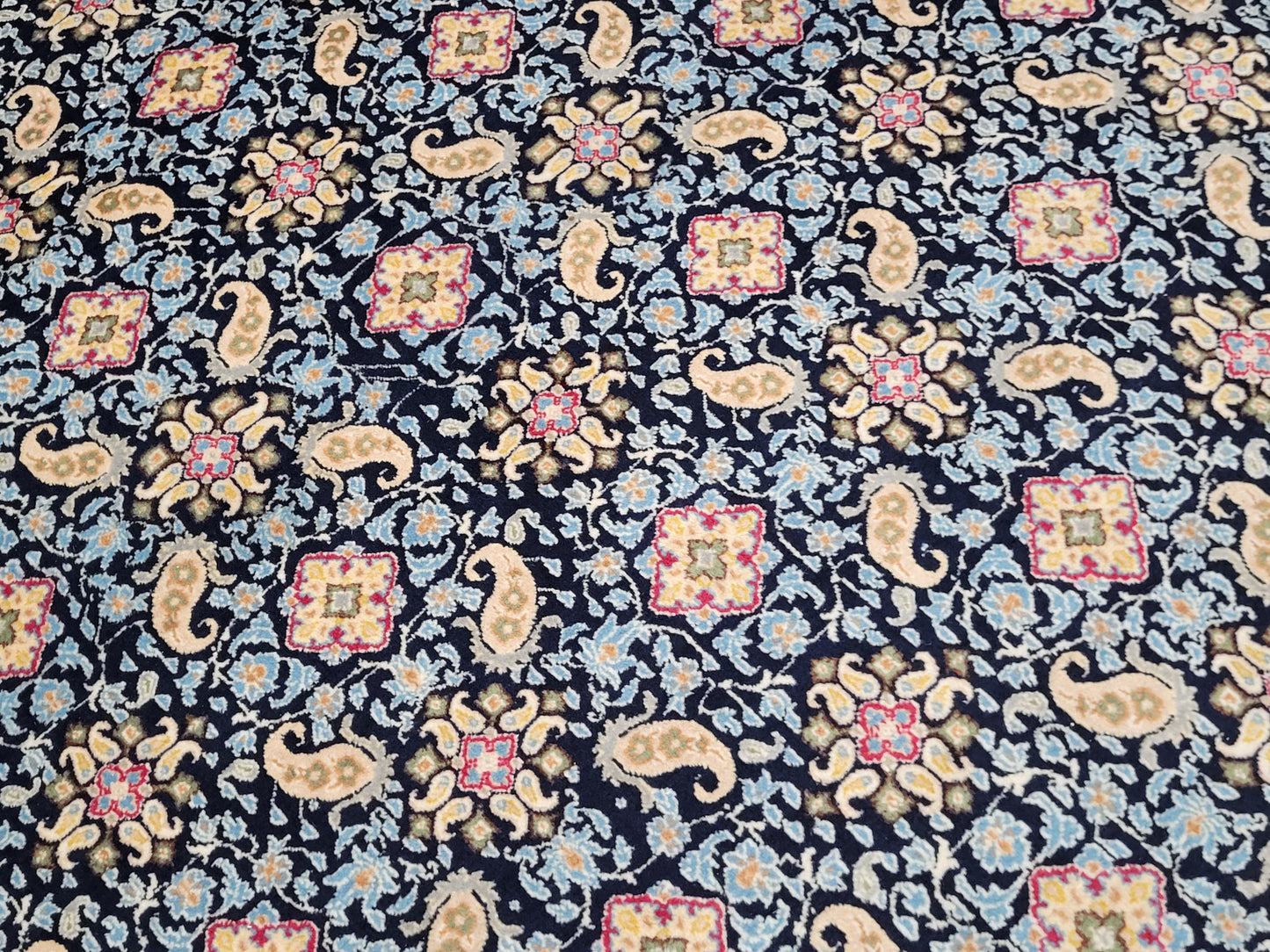 Kirman Teppich 400x280 cm Korkwolle signiert florales Boteh-Muster