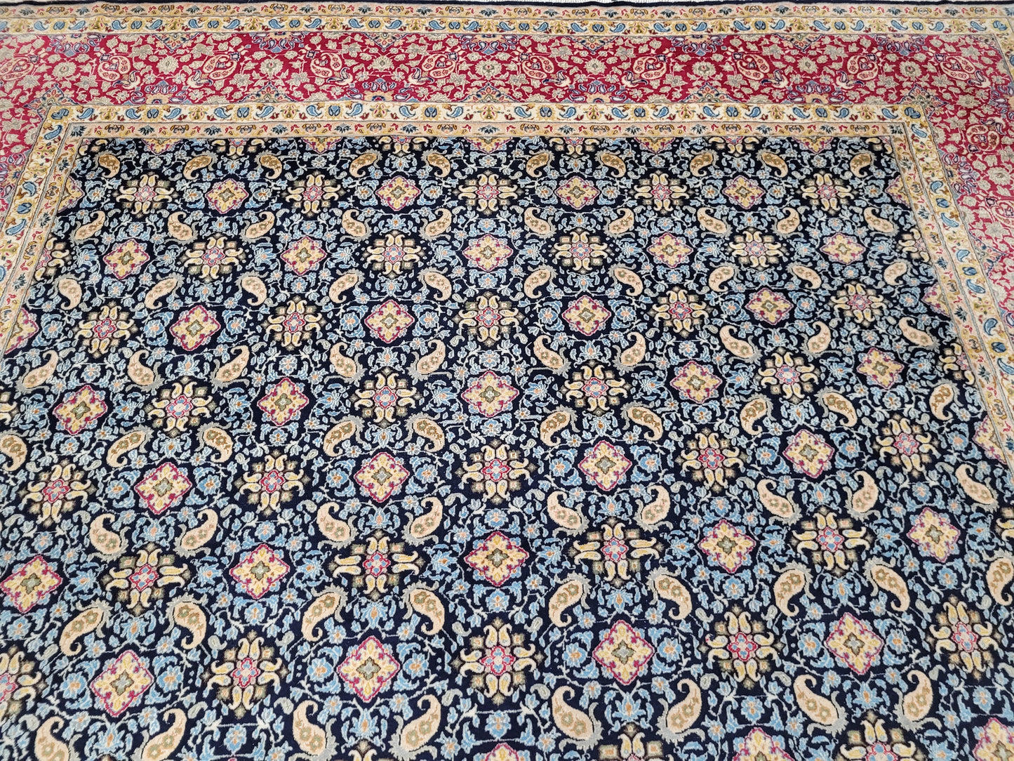 Kirman Teppich 400x280 cm Korkwolle signiert florales Boteh-Muster