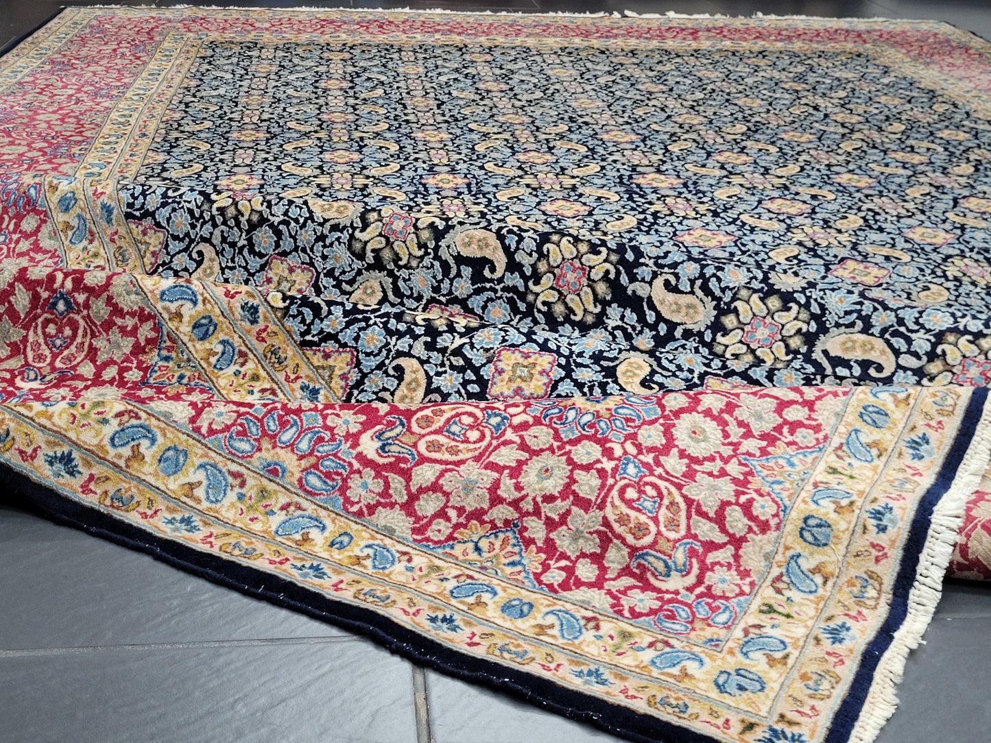 Kirman Teppich 400x280 cm Korkwolle signiert florales Boteh-Muster
