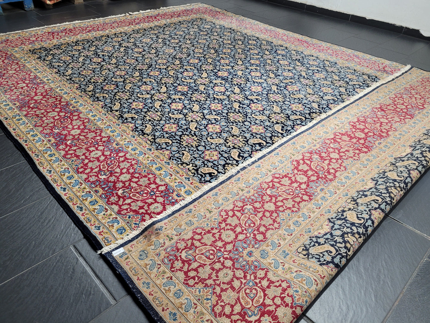 Kirman Teppich 400x280 cm Korkwolle signiert florales Boteh-Muster