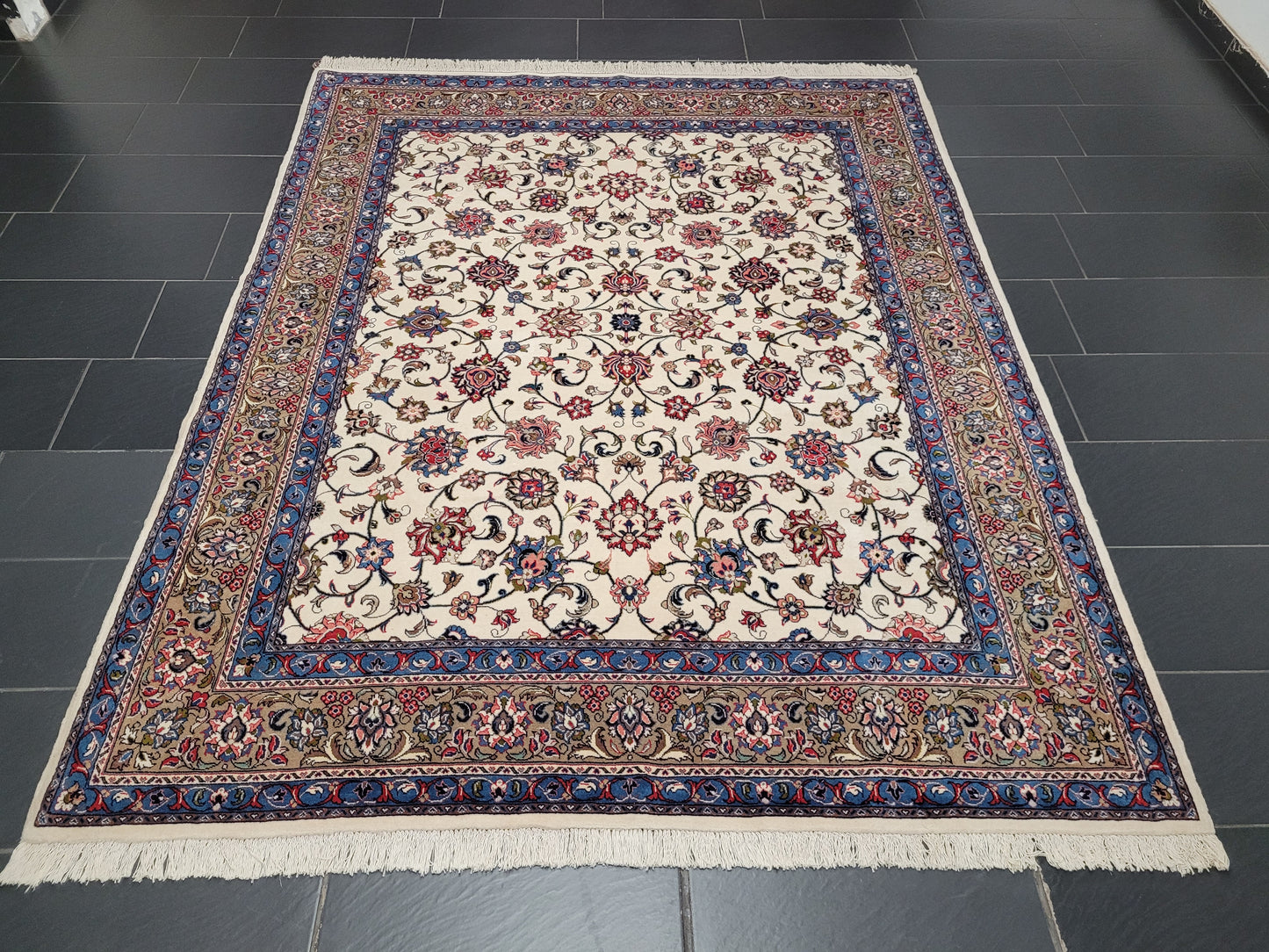 Sarough Teppich 270x210 cm florales Muster feine Wolle Naturton