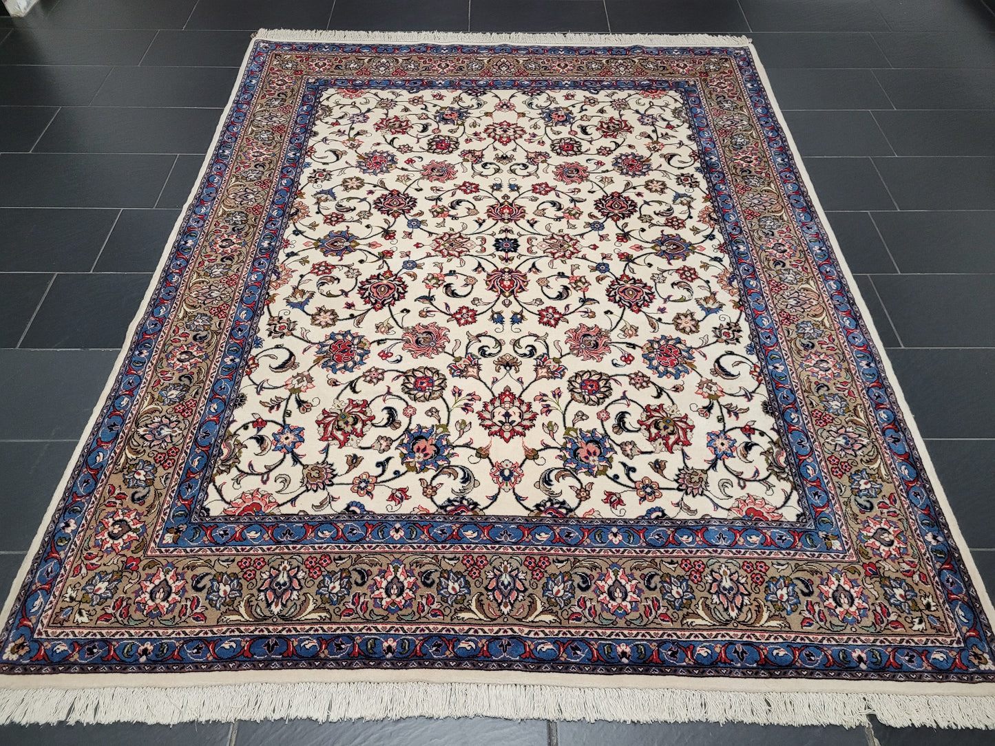 Sarough Teppich 270x210 cm florales Muster feine Wolle Naturton