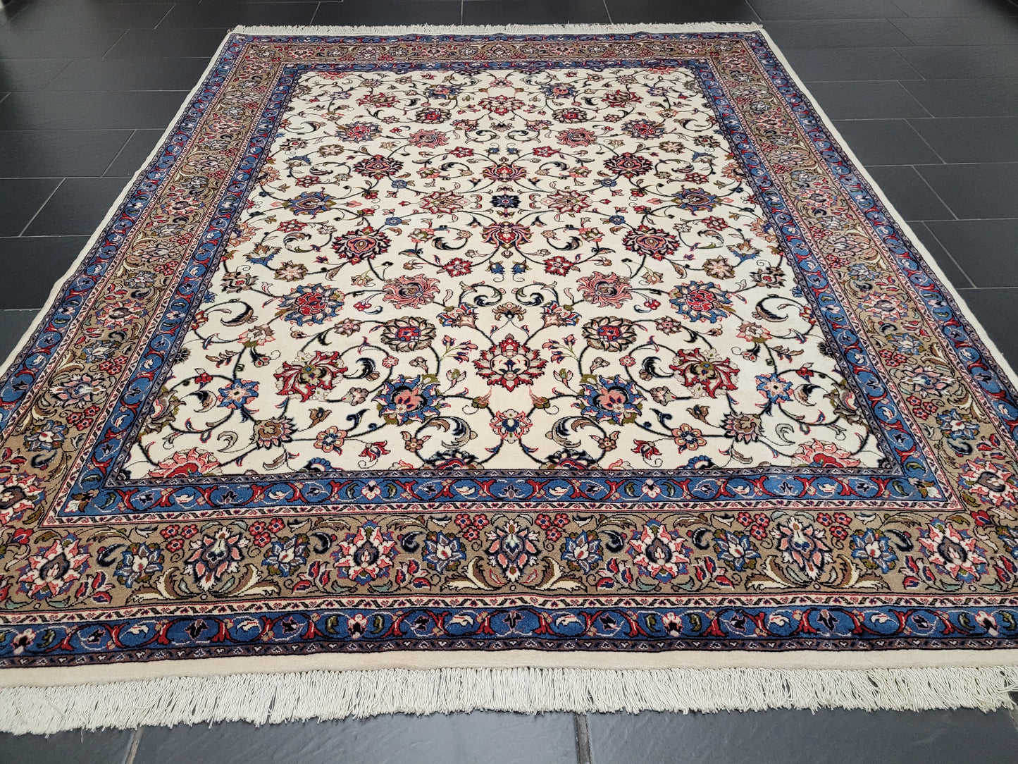 Sarough Teppich 270x210 cm florales Muster feine Wolle Naturton