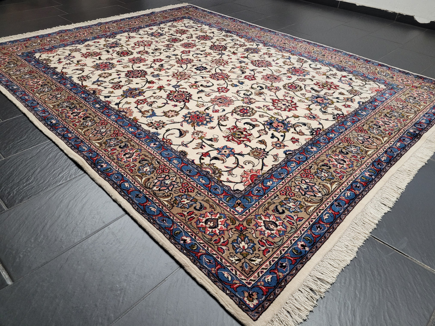 Sarough Teppich 270x210 cm florales Muster feine Wolle Naturton