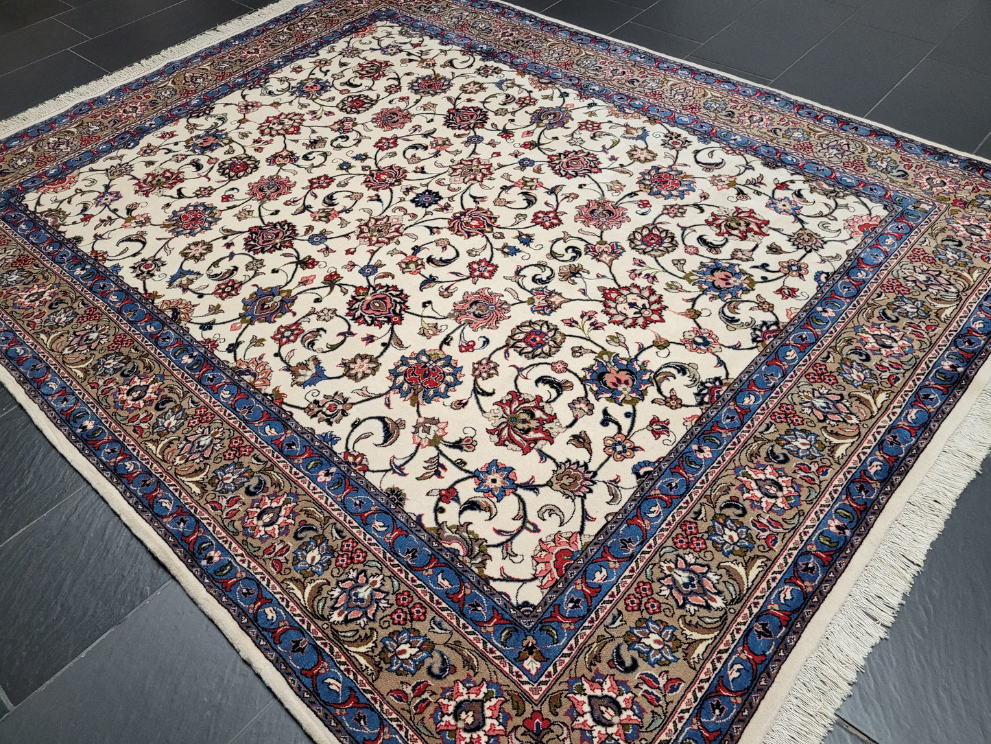 Sarough Teppich 270x210 cm florales Muster feine Wolle Naturton