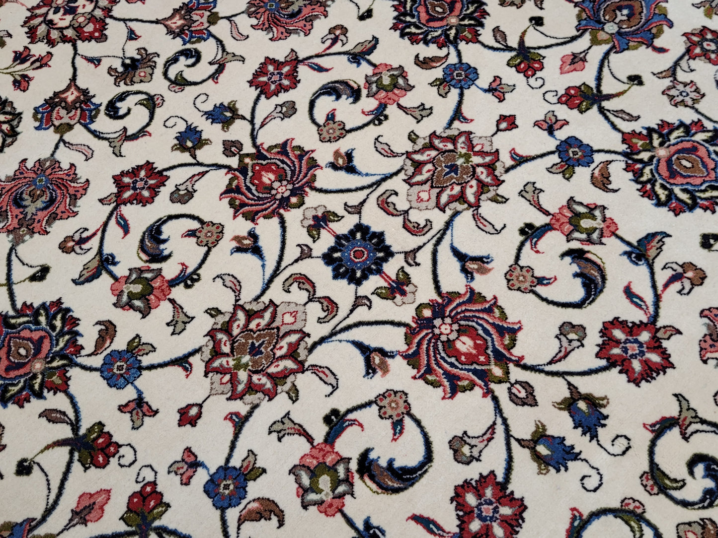 Sarough Teppich 270x210 cm florales Muster feine Wolle Naturton