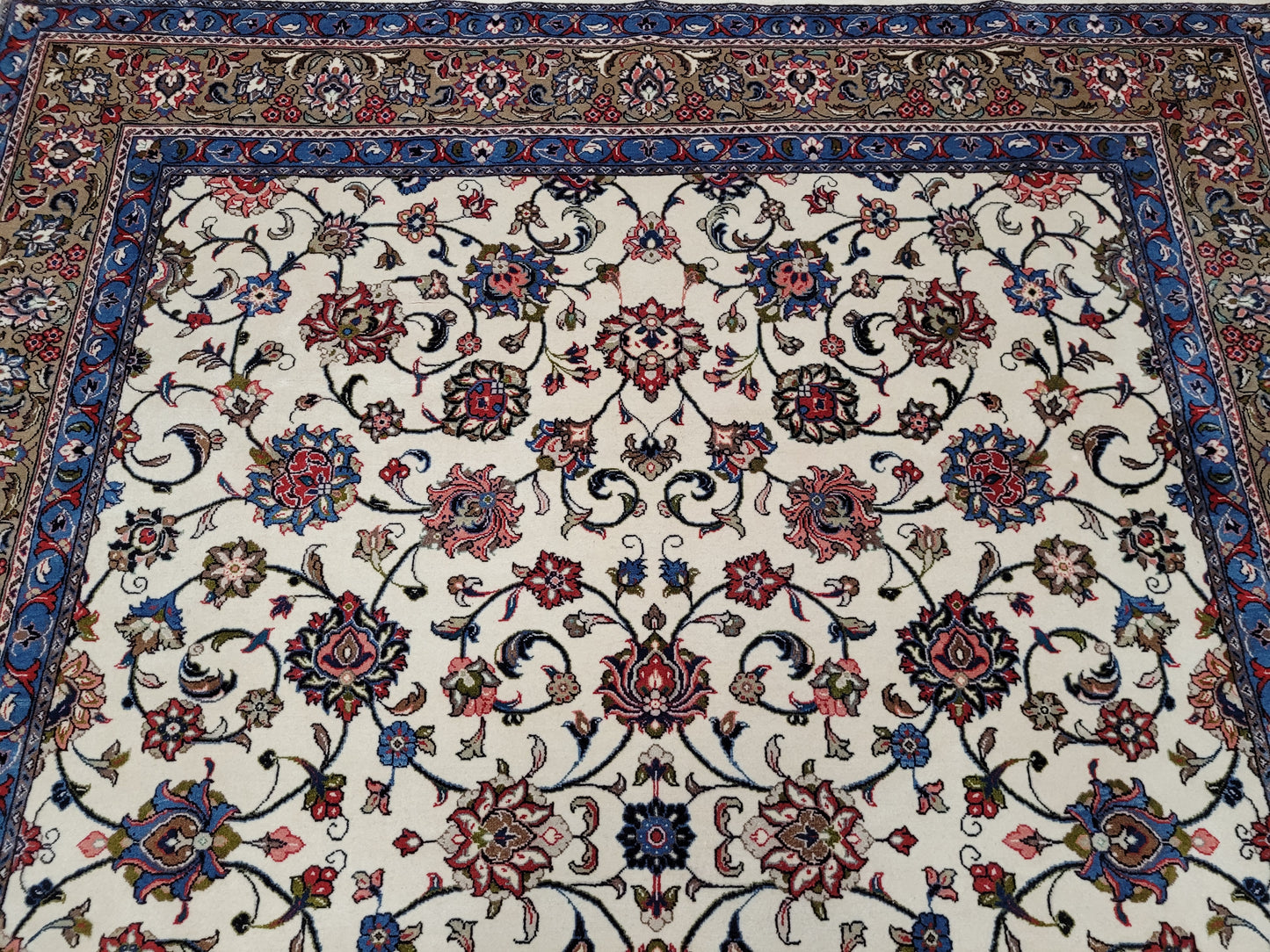 Sarough Teppich 270x210 cm florales Muster feine Wolle Naturton