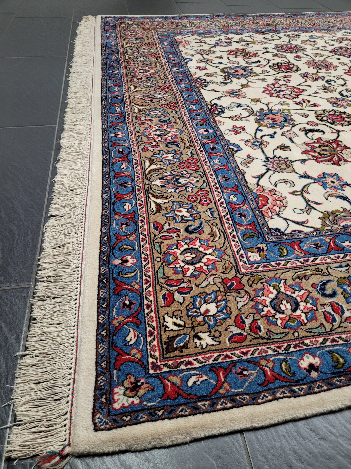 Sarough Teppich 270x210 cm florales Muster feine Wolle Naturton