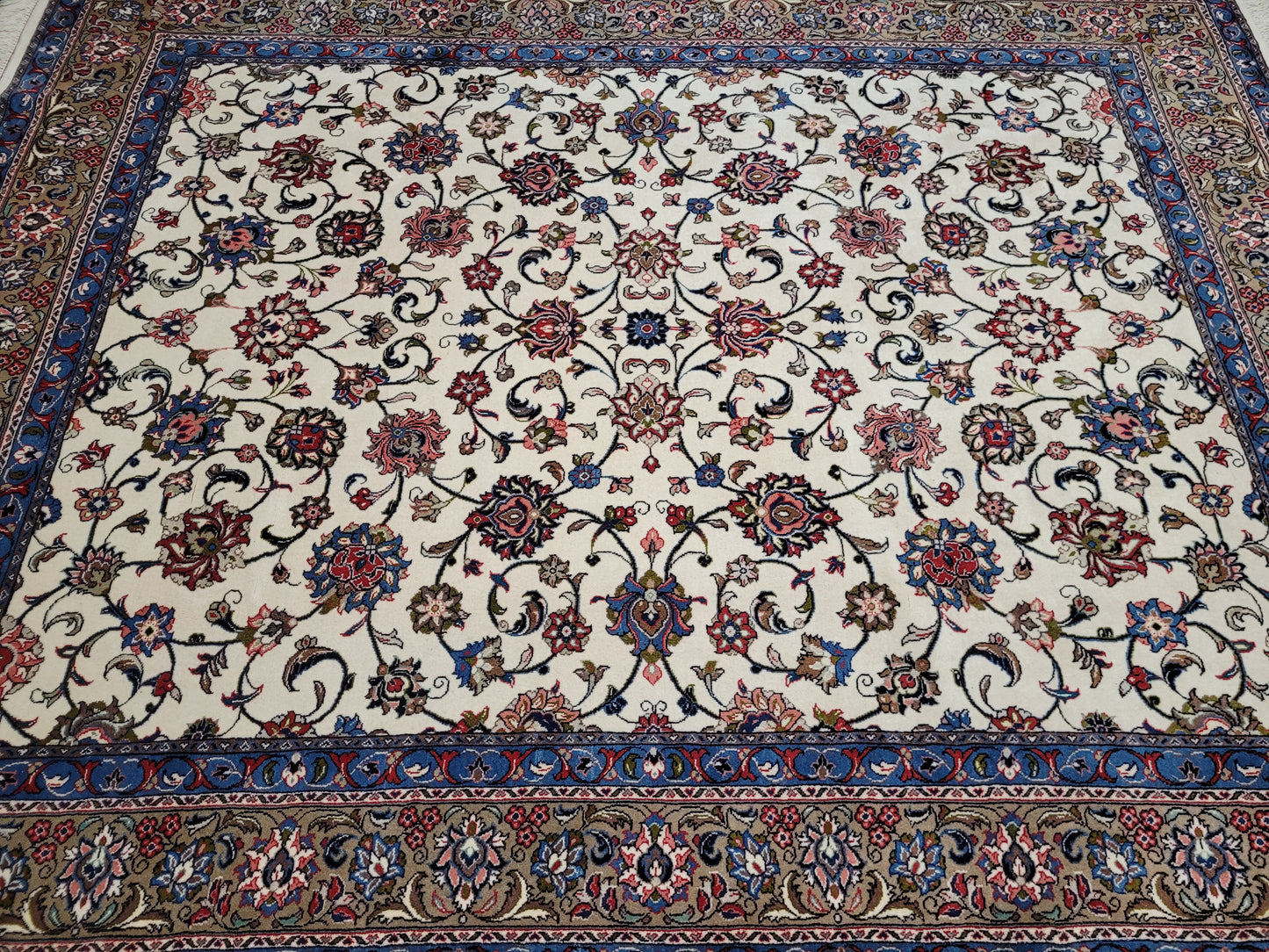 Sarough Teppich 270x210 cm florales Muster feine Wolle Naturton