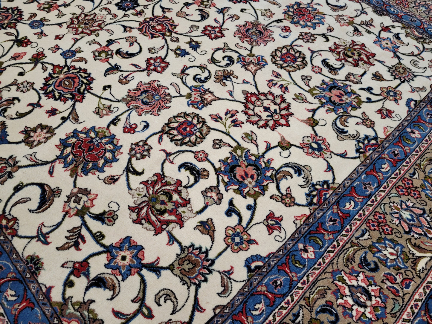 Sarough Teppich 270x210 cm florales Muster feine Wolle Naturton