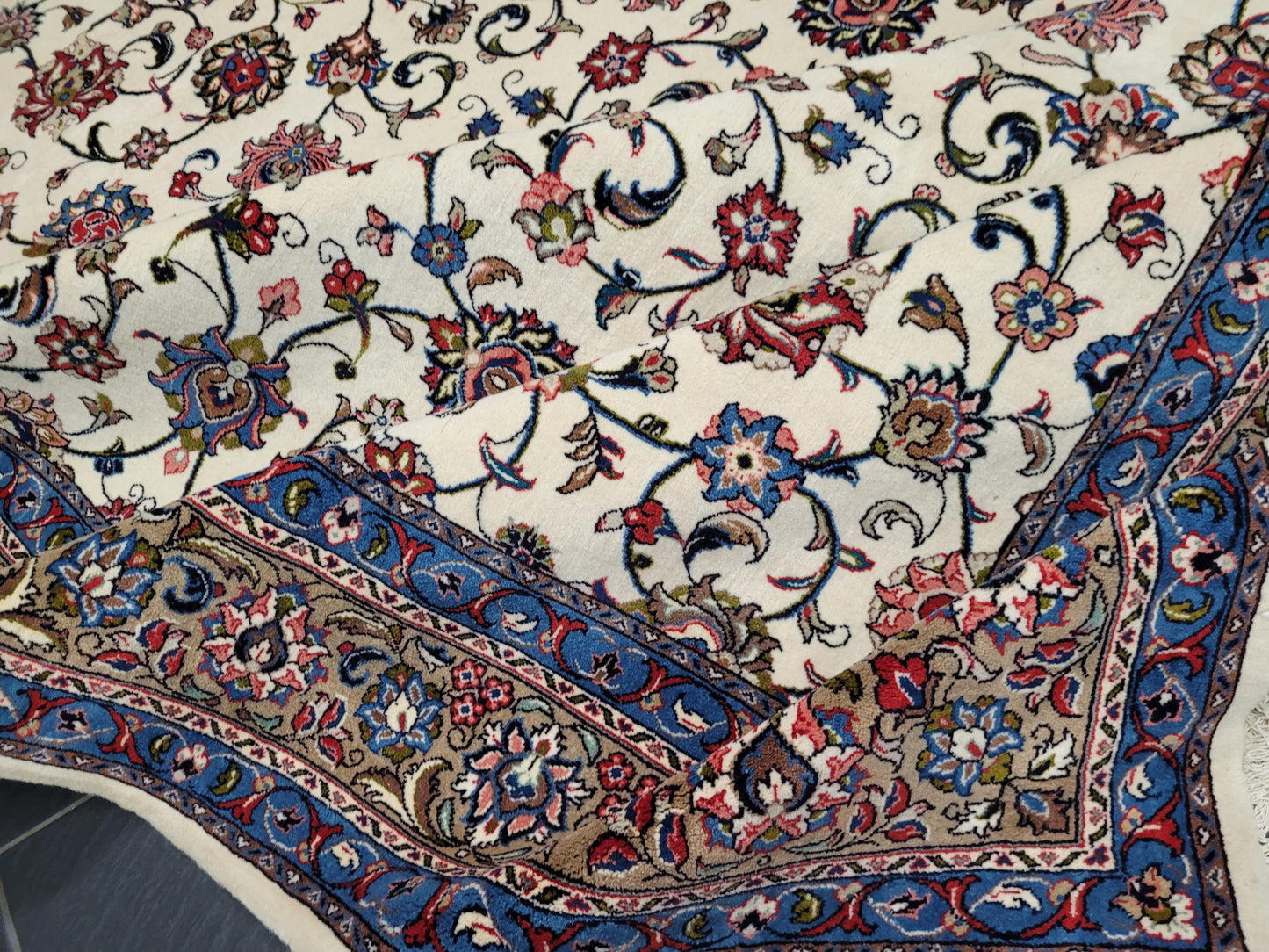 Sarough Teppich 270x210 cm florales Muster feine Wolle Naturton