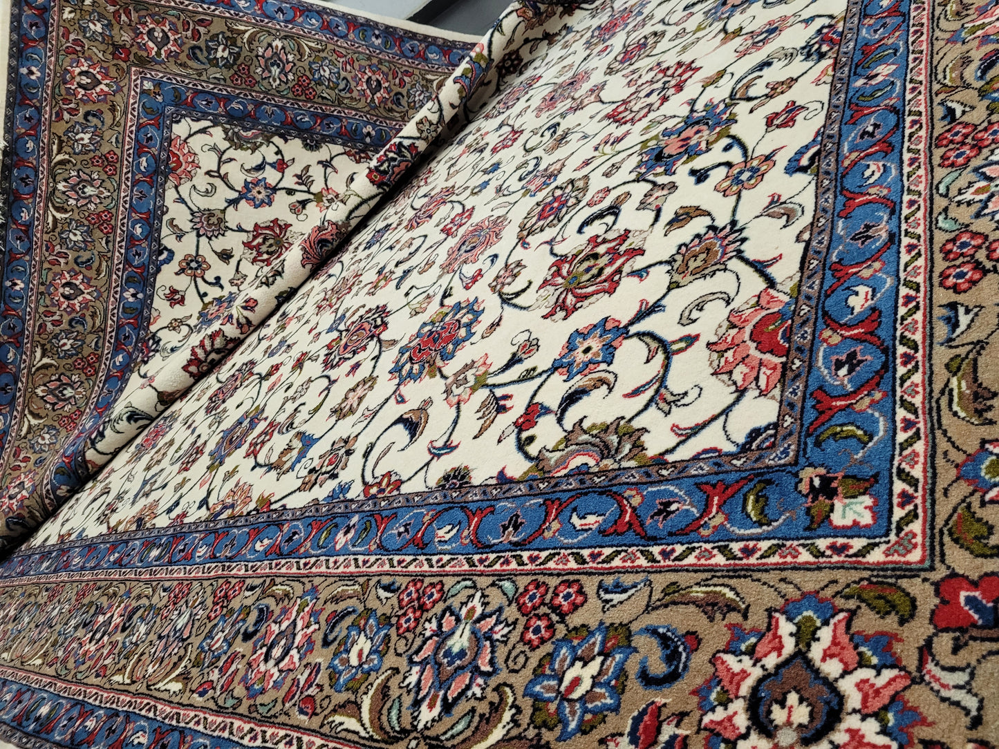 Sarough Teppich 270x210 cm florales Muster feine Wolle Naturton