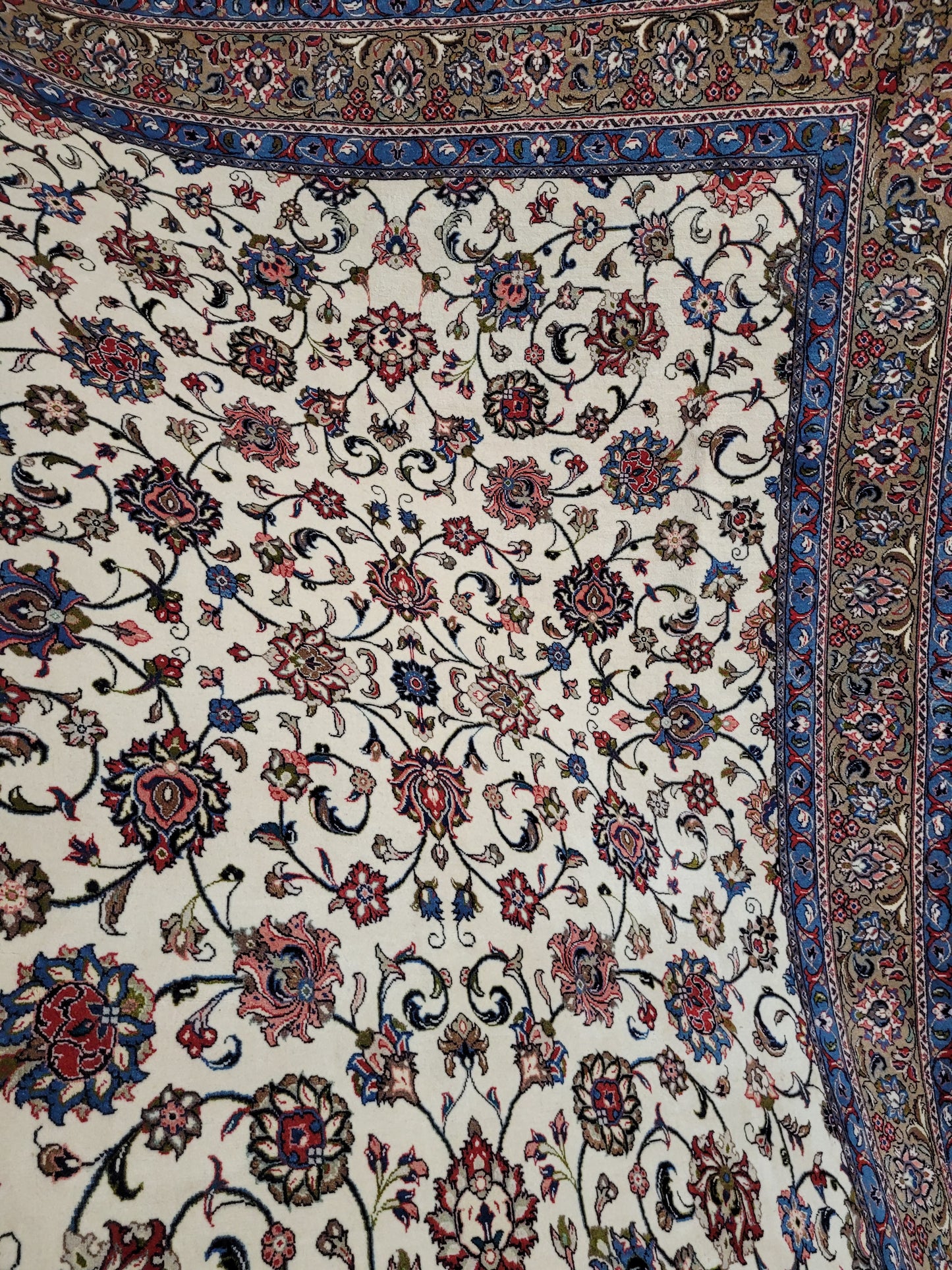 Sarough Teppich 270x210 cm florales Muster feine Wolle Naturton