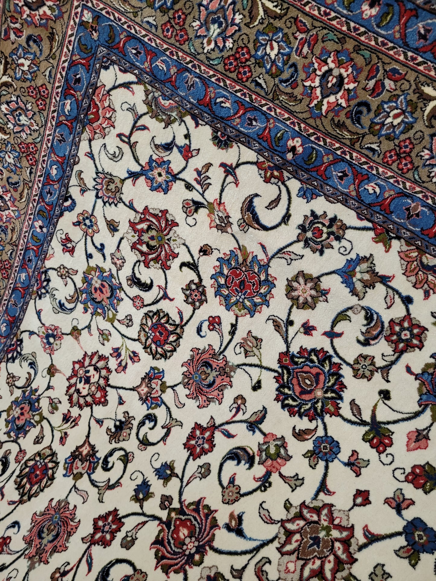 Sarough Teppich 270x210 cm florales Muster feine Wolle Naturton