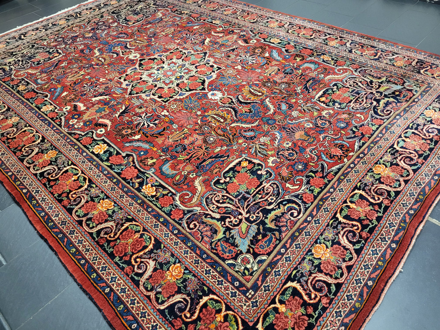 Bidjar Teppich 370x260 cm florales Rosenmuster kräftige Wolle