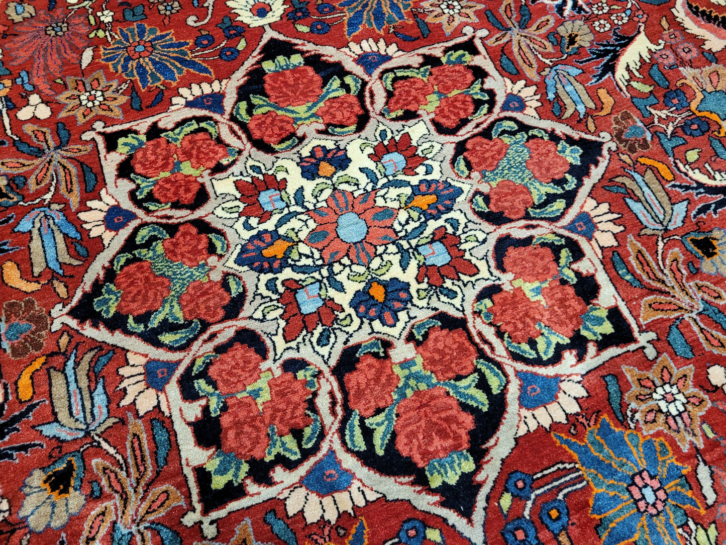 Bidjar Teppich 370x260 cm florales Rosenmuster kräftige Wolle