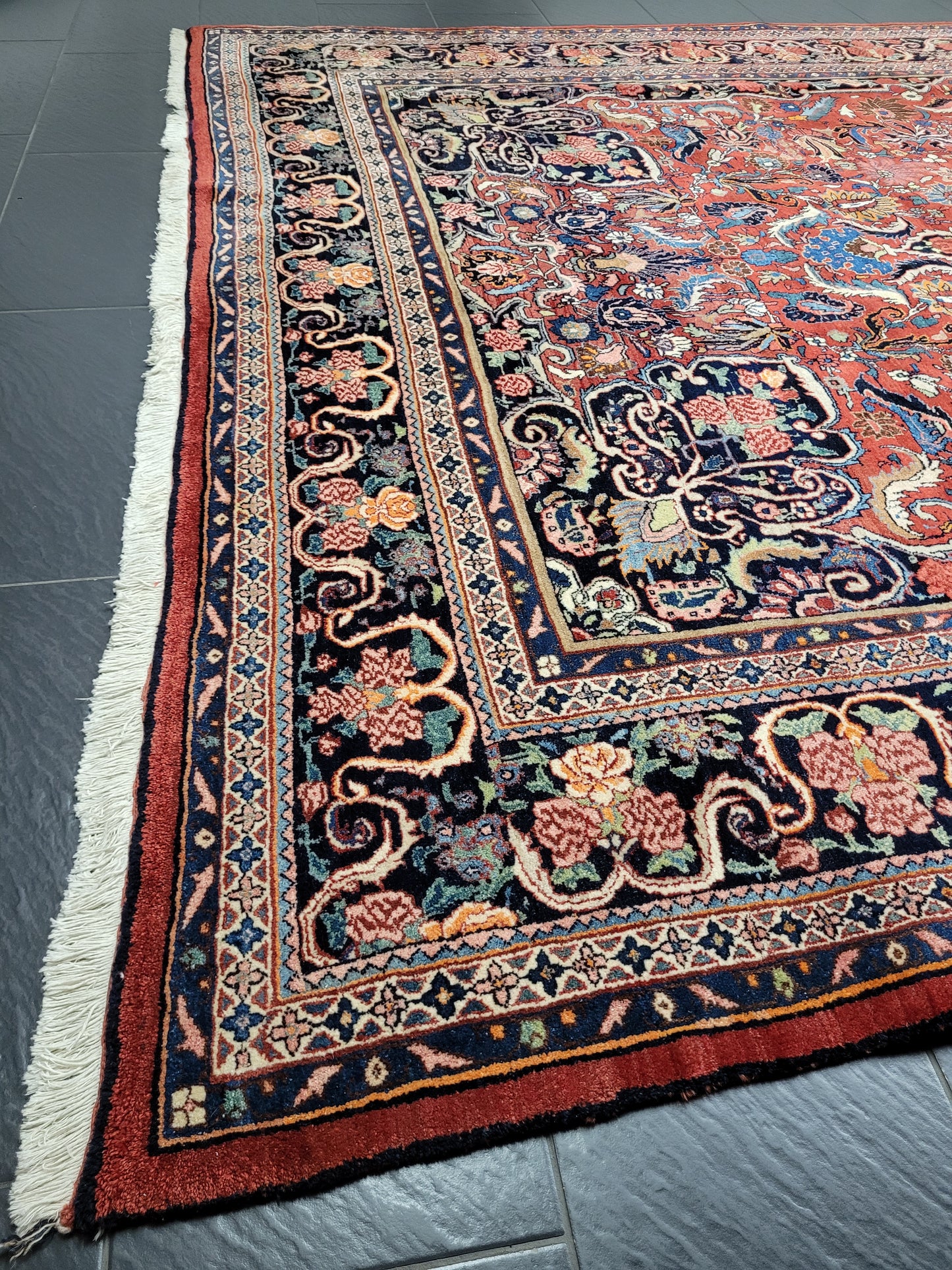 Bidjar Teppich 370x260 cm florales Rosenmuster kräftige Wolle